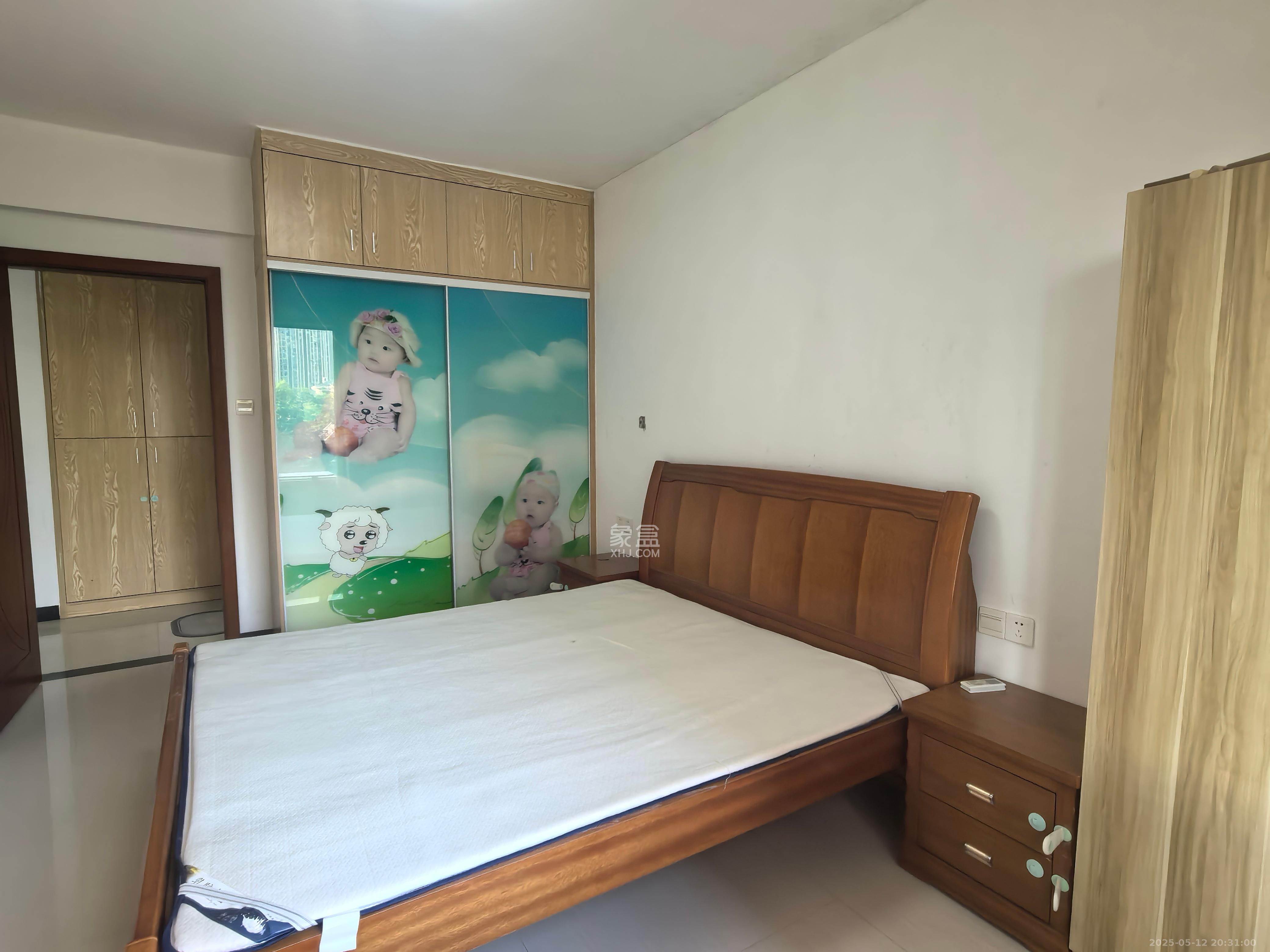 三一街区  3室2厅1卫   1600.00元/月室内图