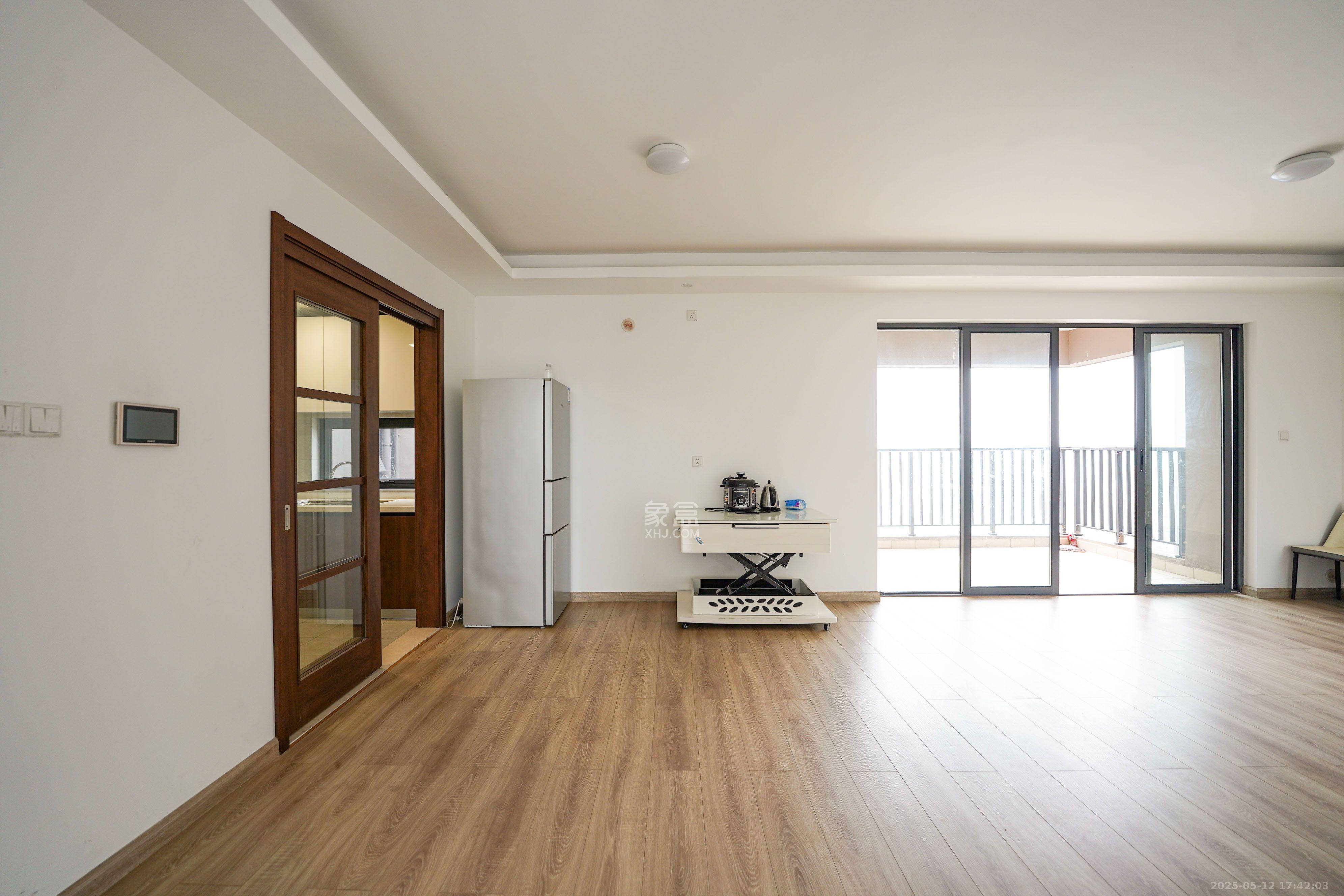 汇金城/嘉华城（二期、三期）  4室2厅2卫    3500.0元/月室内图