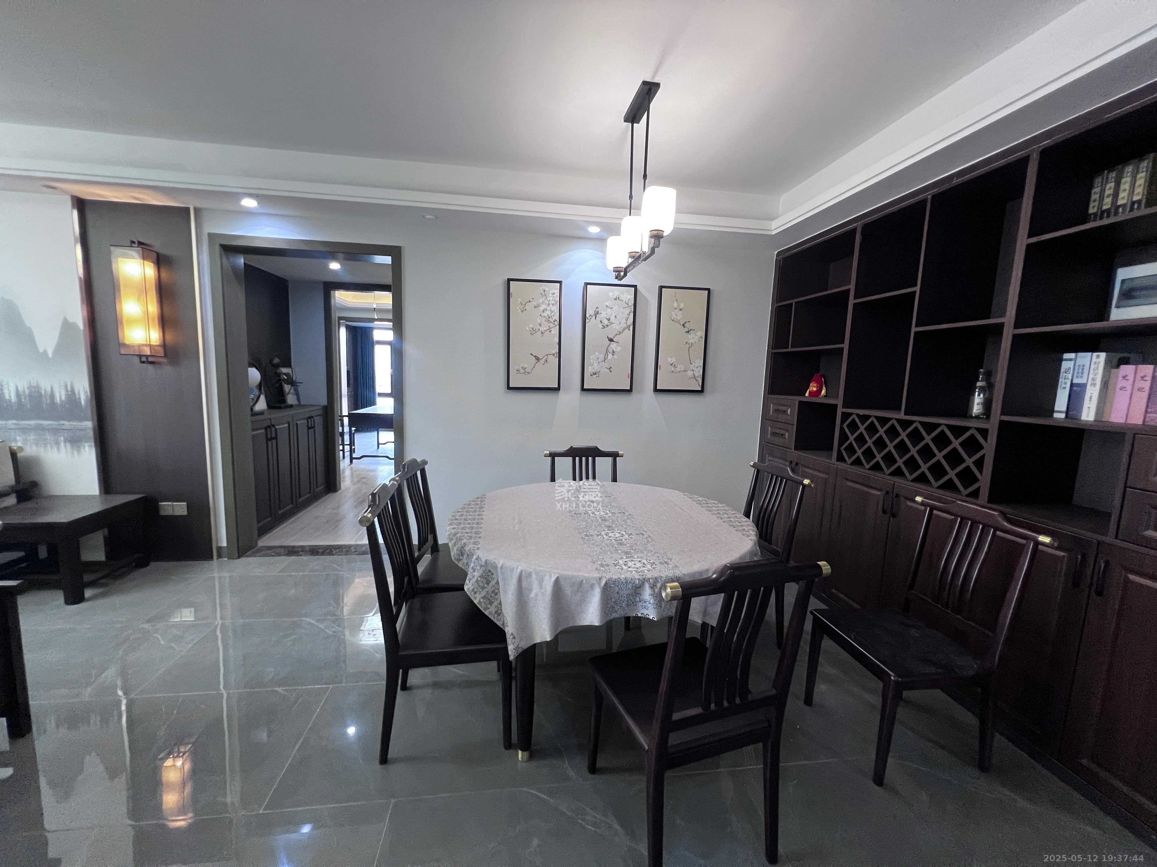 湾田九华湖畔壹号 5室2厅2卫 138.0万 湾田九华湖畔壹号 5室2厅2卫 138.0万客厅