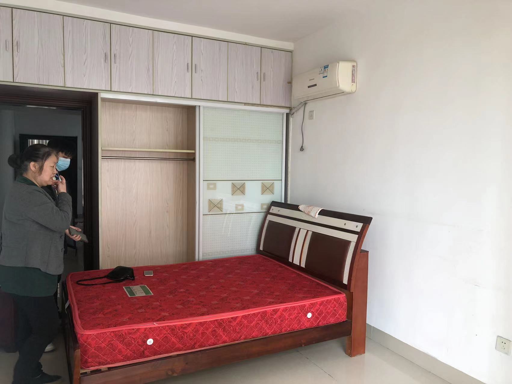 先锋银座  1室1厅1卫    1300.0元/月 先锋银座  1室1厅1卫    1300.0元/月室内图