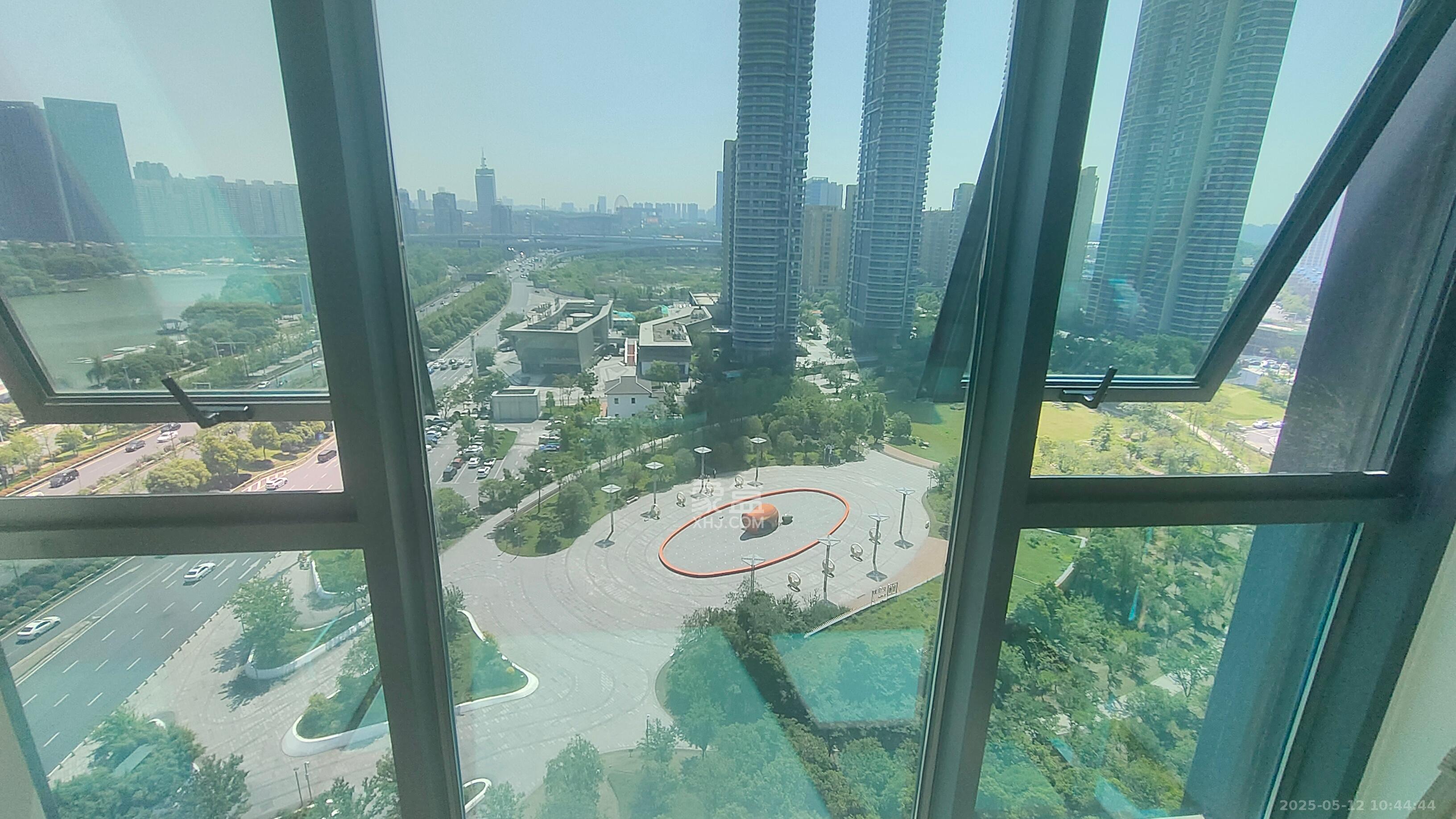 绿地V岛  1室1厅1卫   2500.00元/月室内图