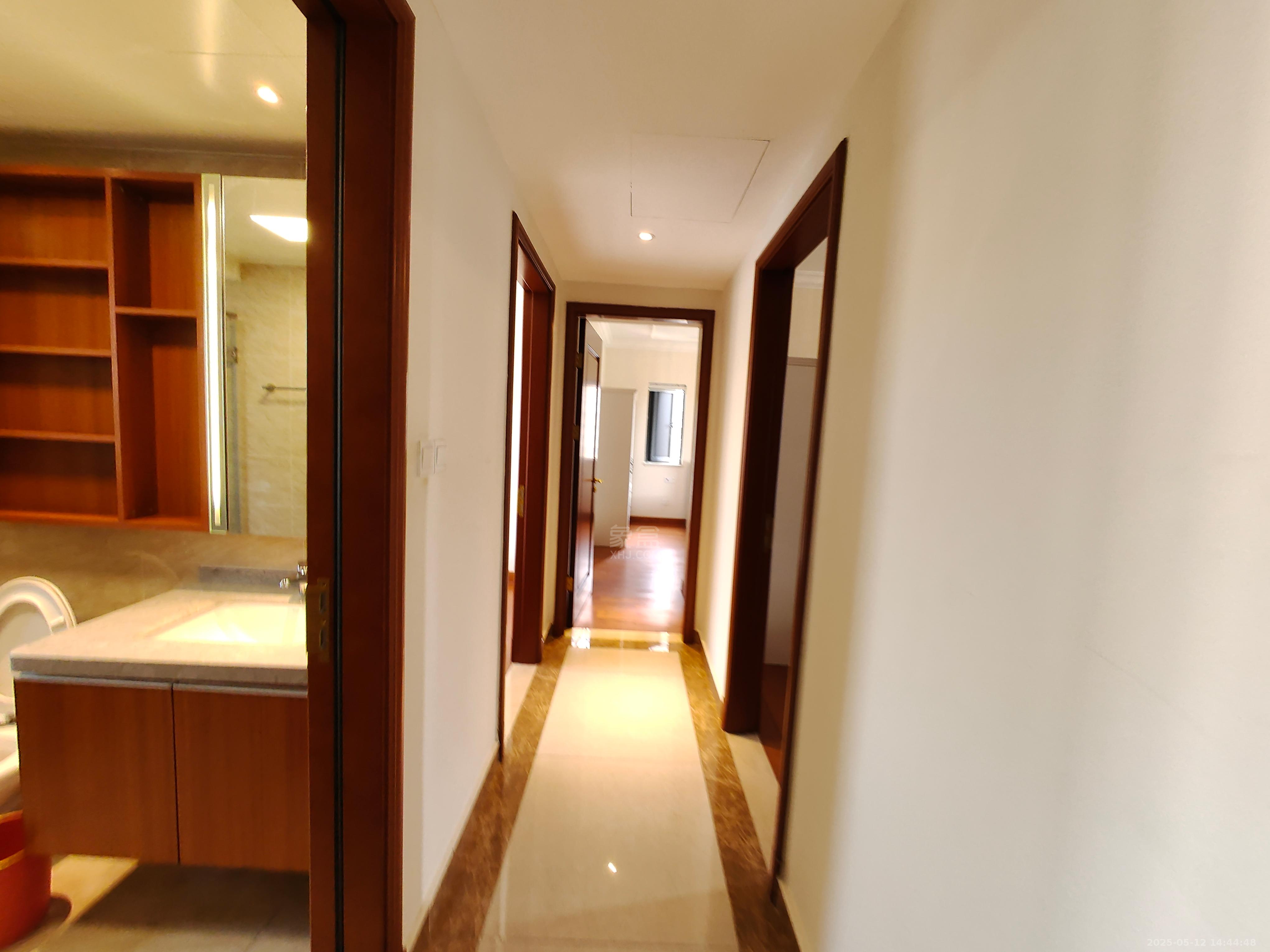 恒大华府 3室2厅2卫 2300.0元/月 恒大华府 3室2厅2卫 2300.0元/月室内图