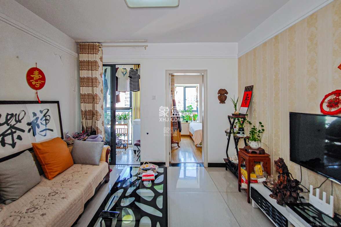 钱隆首府(福晟御园)  2室2厅1卫    80.0万 钱隆首府(福晟御园)  2室2厅1卫    80.0万客厅