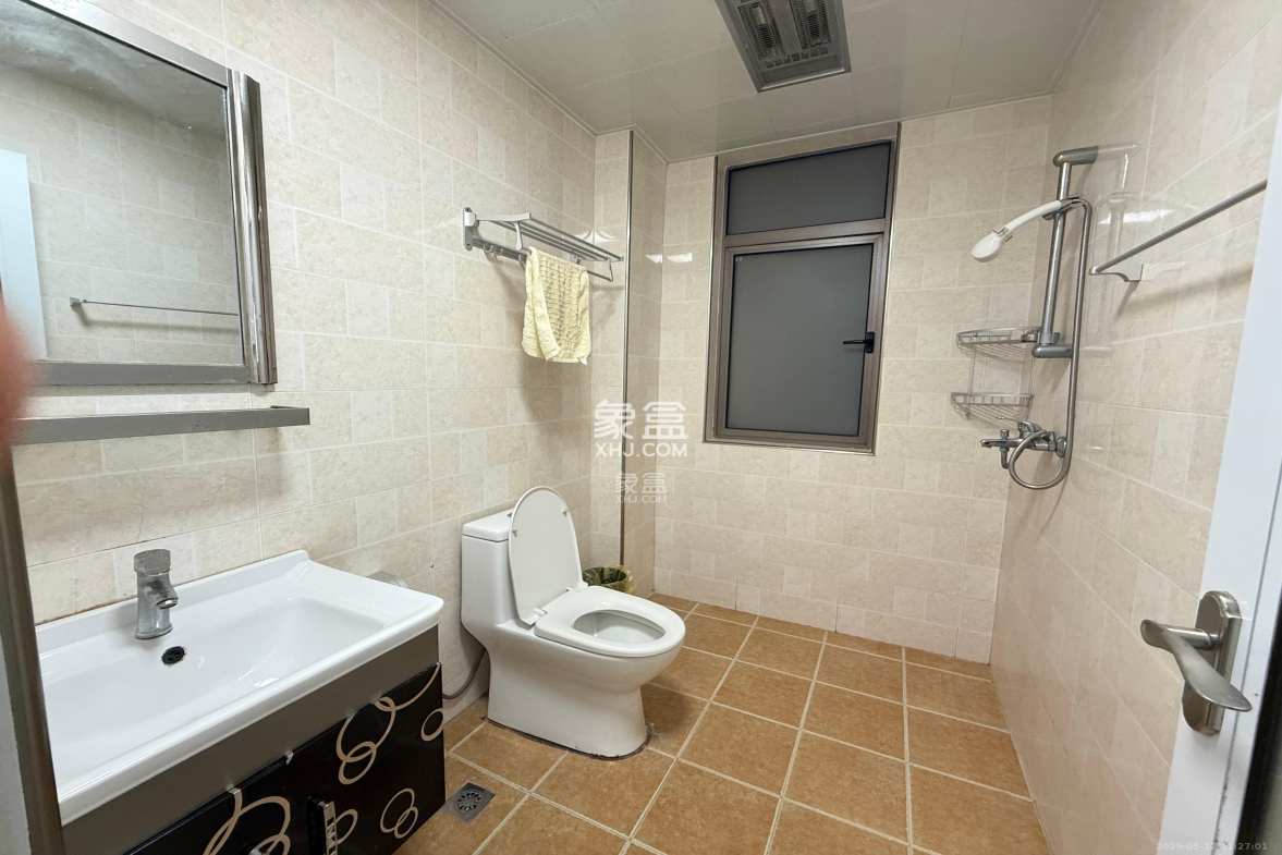 世茂铂翠湾一期 2室2厅1卫 2700.0元/月 世茂铂翠湾一期 2室2厅1卫 2700.0元/月室内图