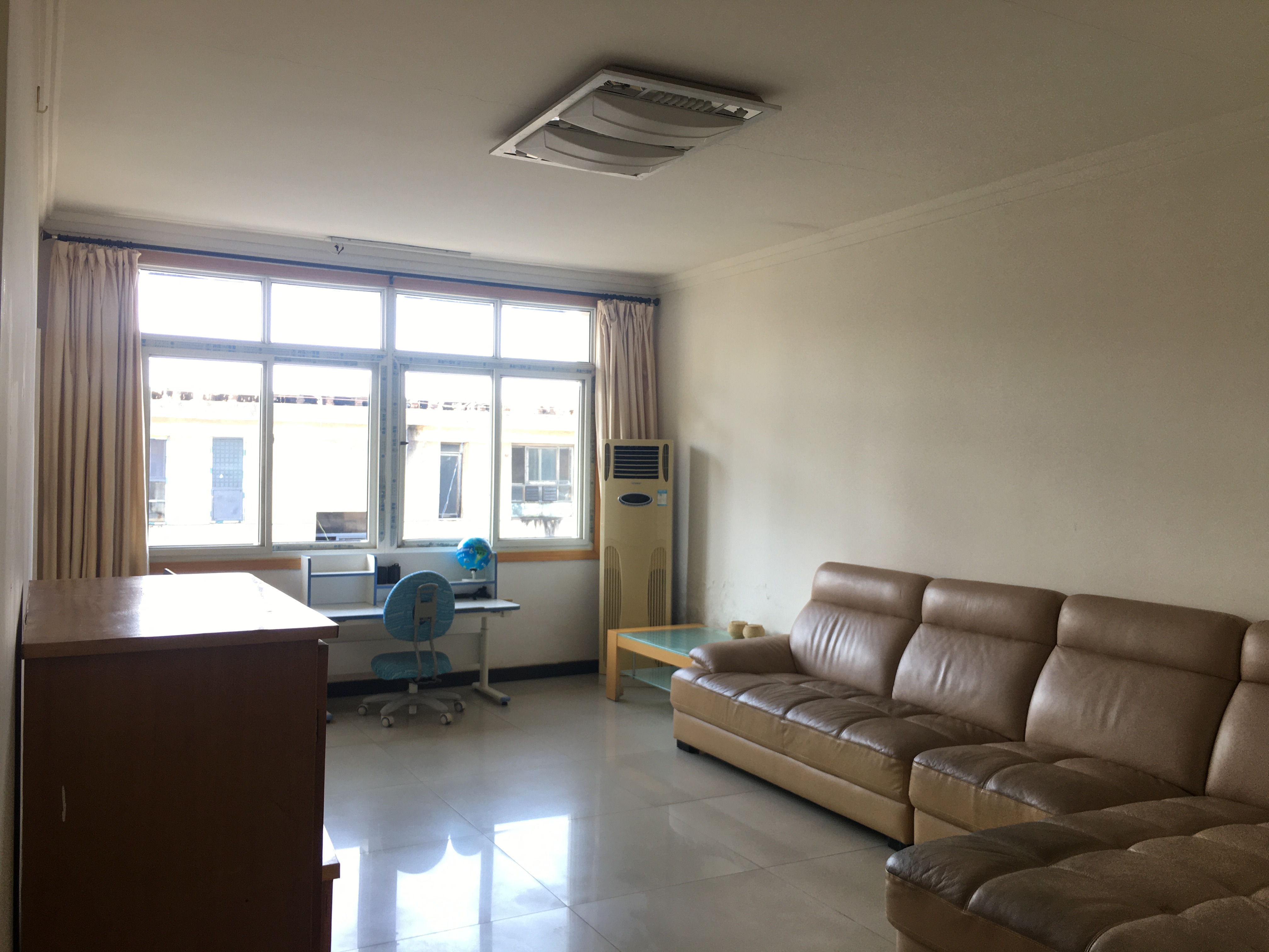 西流湾社区  3室2厅1卫   800.00元/月室内图1