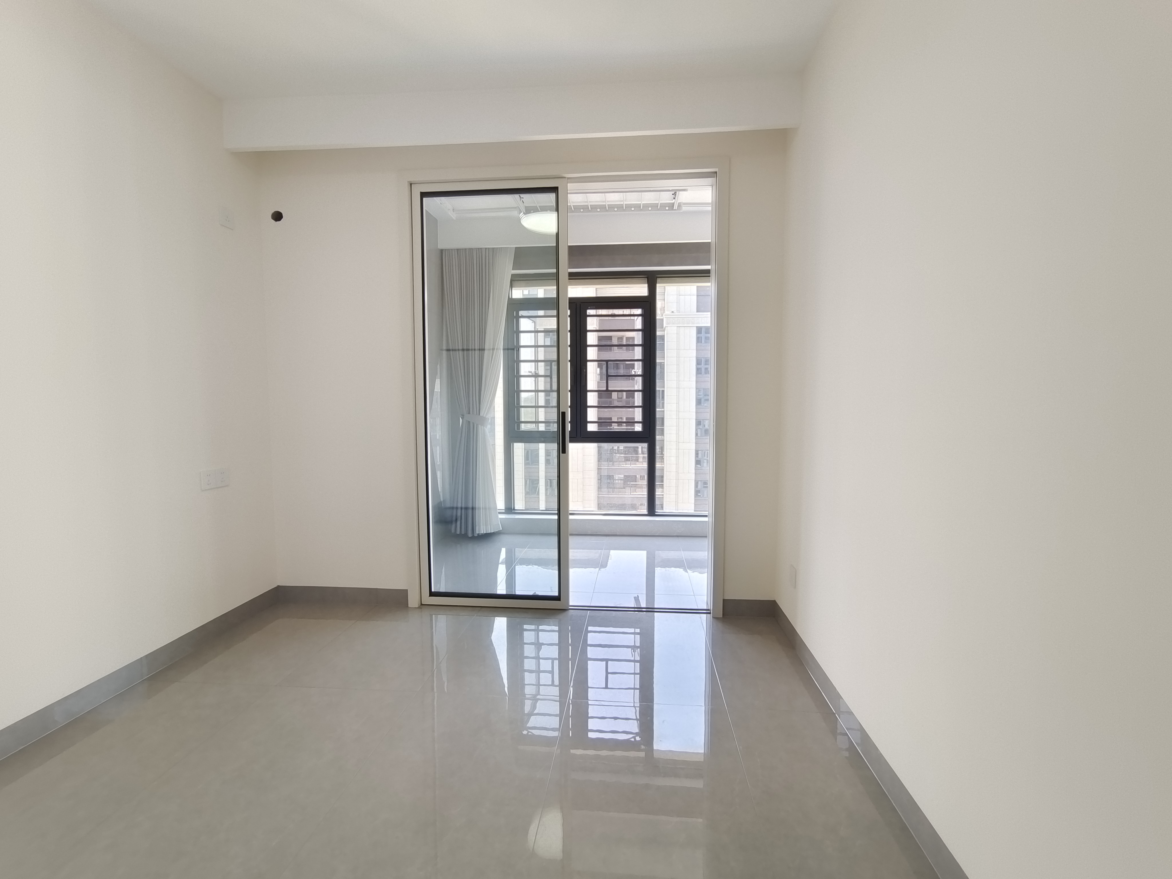 荣盛中央御府  3室2厅2卫    88.8万 荣盛中央御府  3室2厅2卫    88.8万客厅