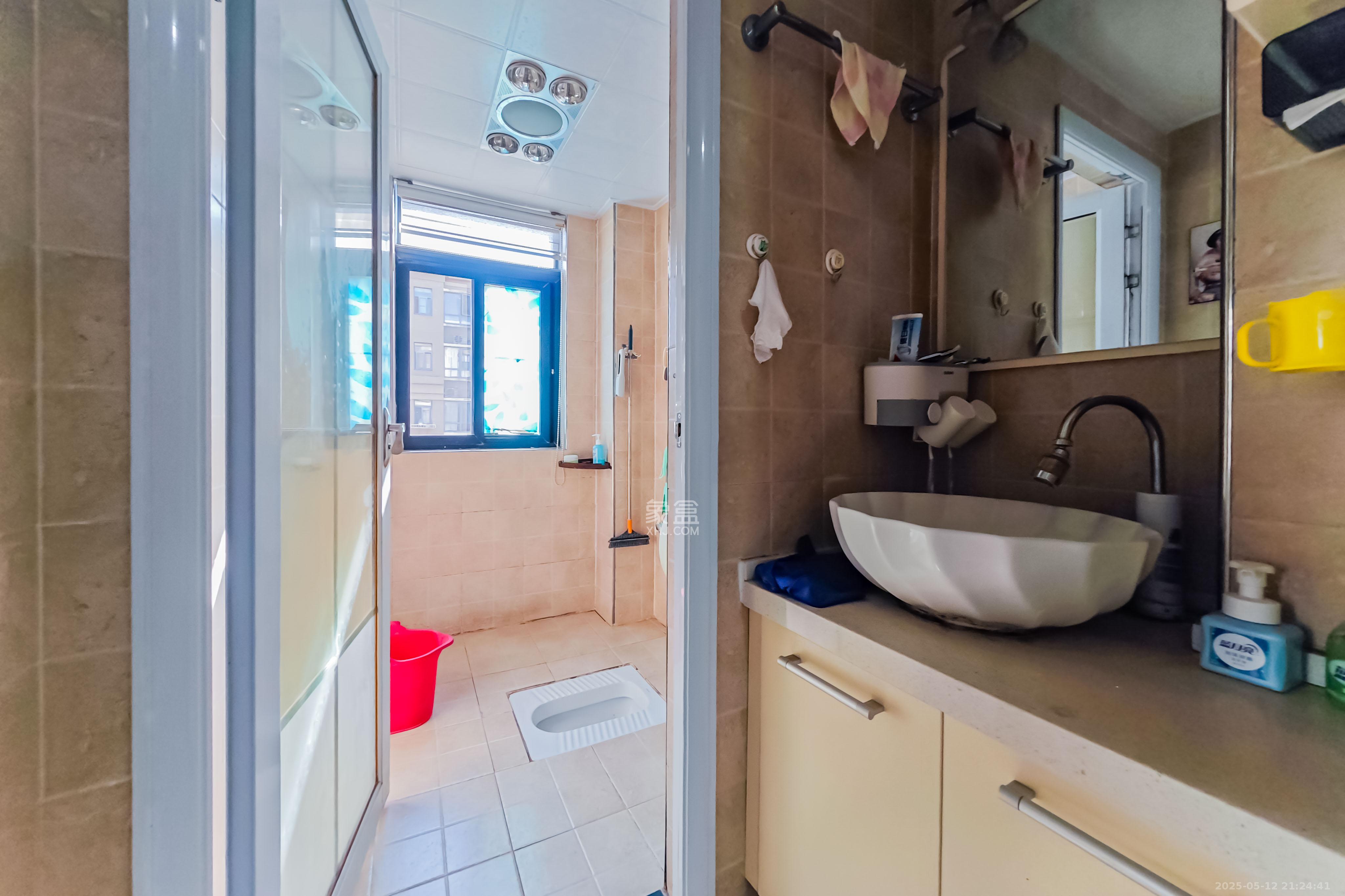 英郡年华  2室2厅1卫    86.0万 英郡年华  2室2厅1卫    86.0万卫生间