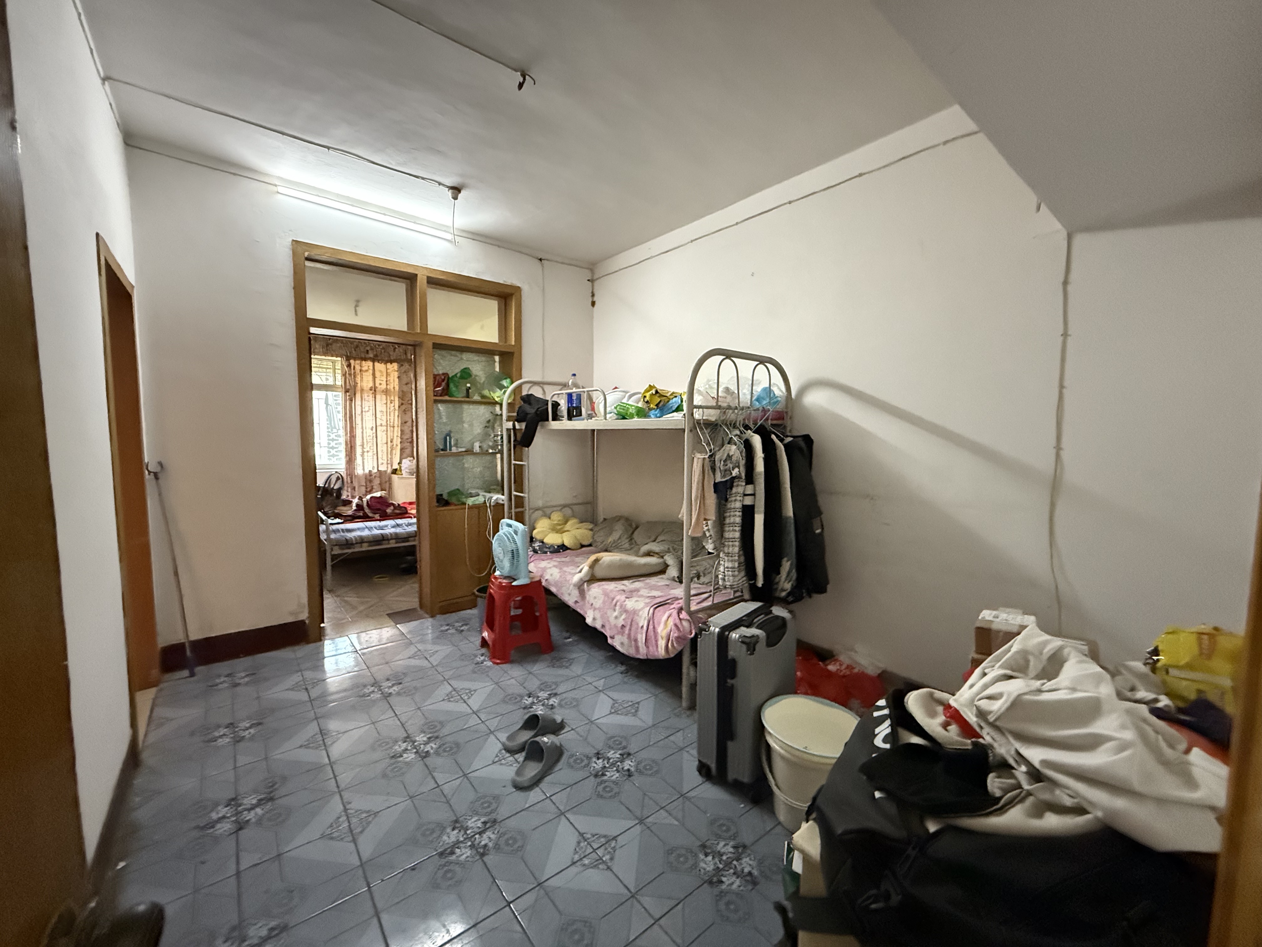 邮政家属楼 1室0厅0卫 39.8万 邮政家属楼 1室0厅0卫 39.8万客厅