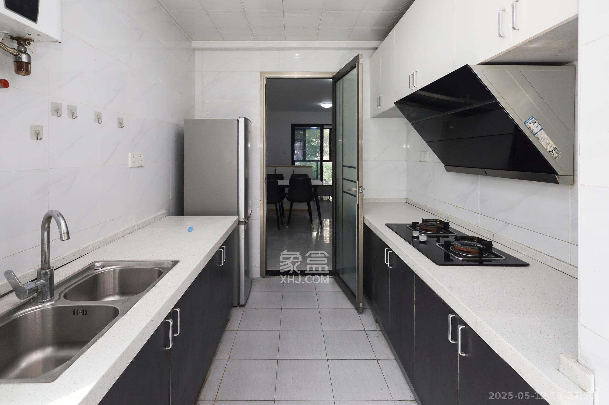 绿地海外滩二期 3室2厅2卫 60.0万 绿地海外滩二期 3室2厅2卫 60.0万厨房