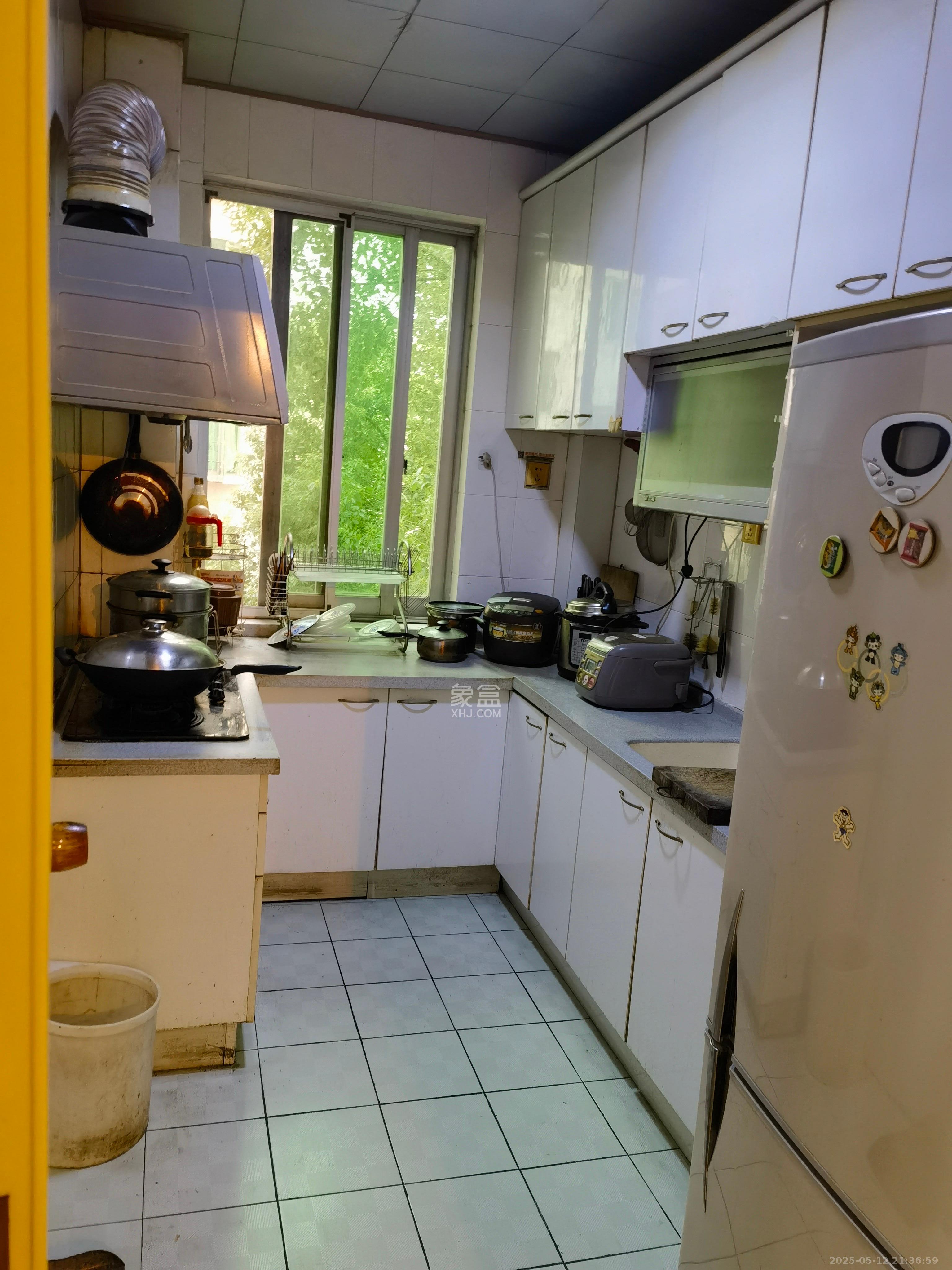 咸嘉新村嘉明苑  3室2厅2卫    2300.0元/月室内图