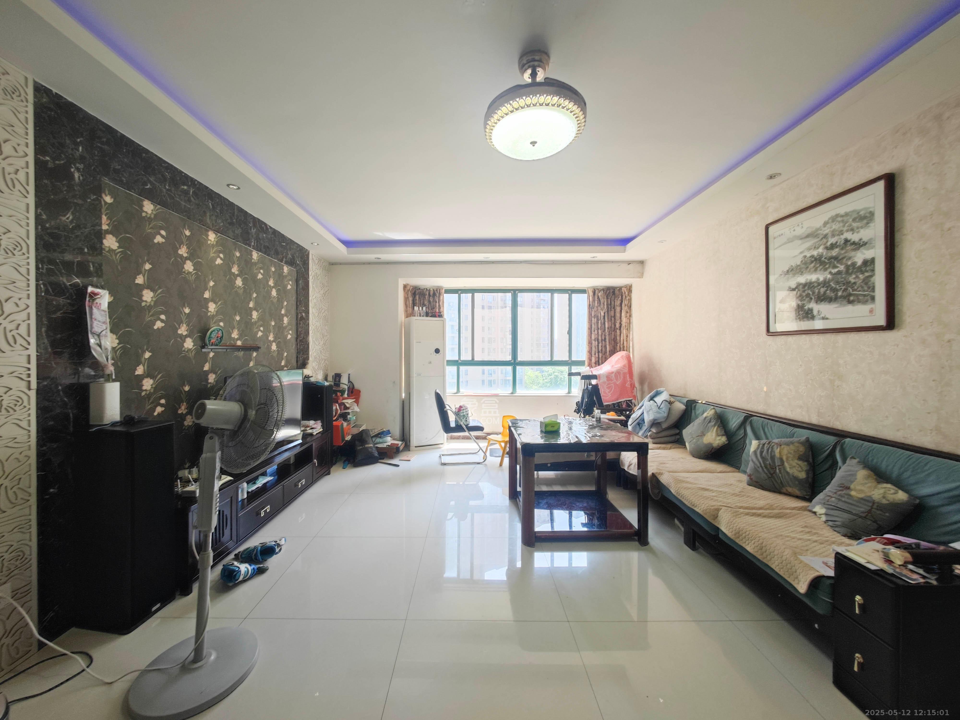 华盛世纪新城 3室2厅2卫 95.0万 华盛世纪新城 3室2厅2卫 95.0万客厅