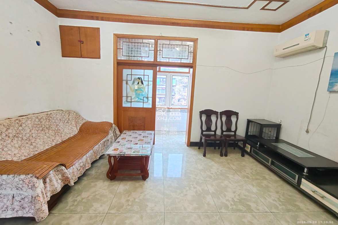 银馨家园(贺家土电厂生活区) 1室1厅1卫 700.0元/月 银馨家园(贺家土电厂生活区) 1室1厅1卫 700.0元/月室内图