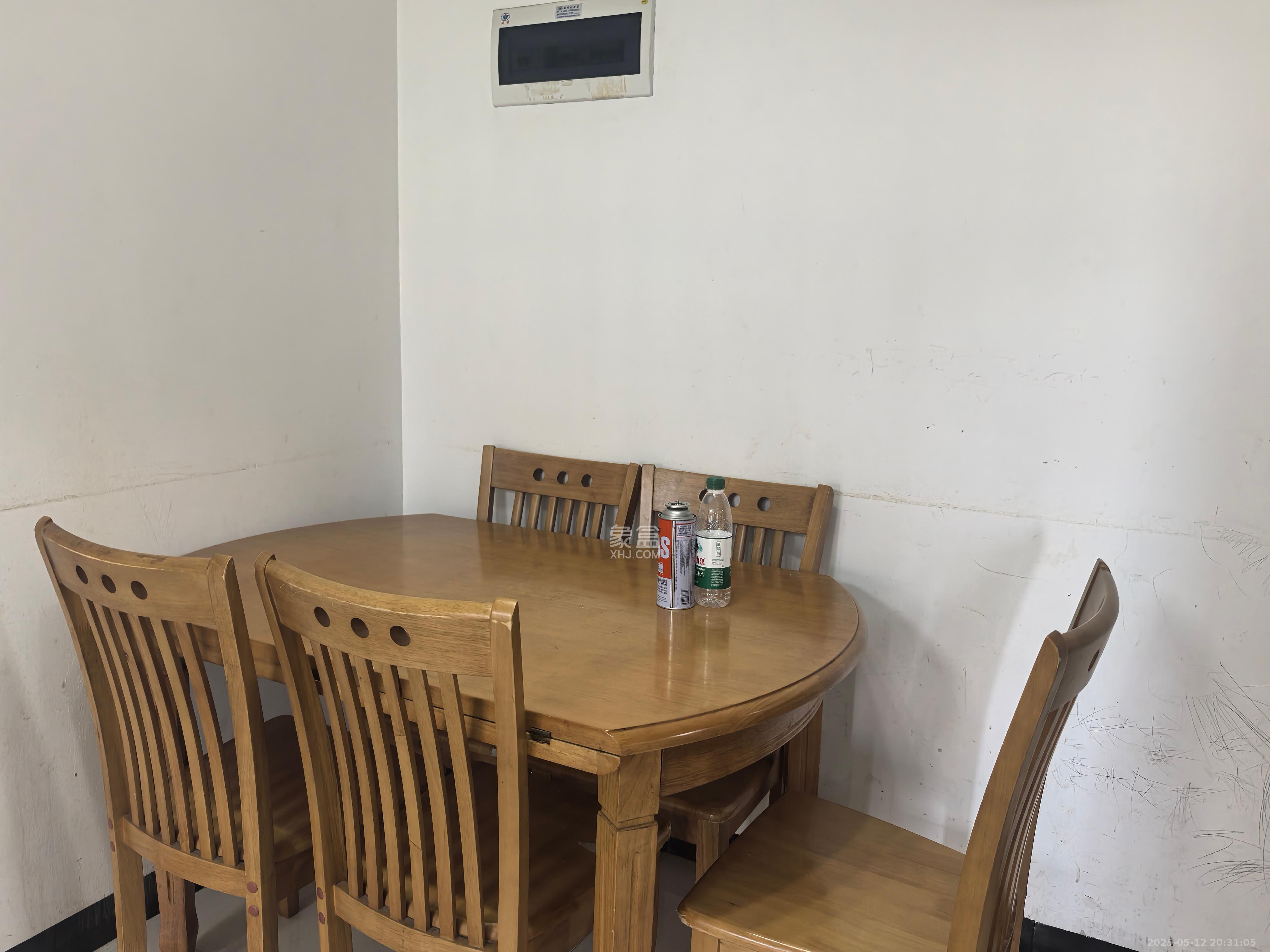 三一街区  3室2厅1卫   1600.00元/月室内图