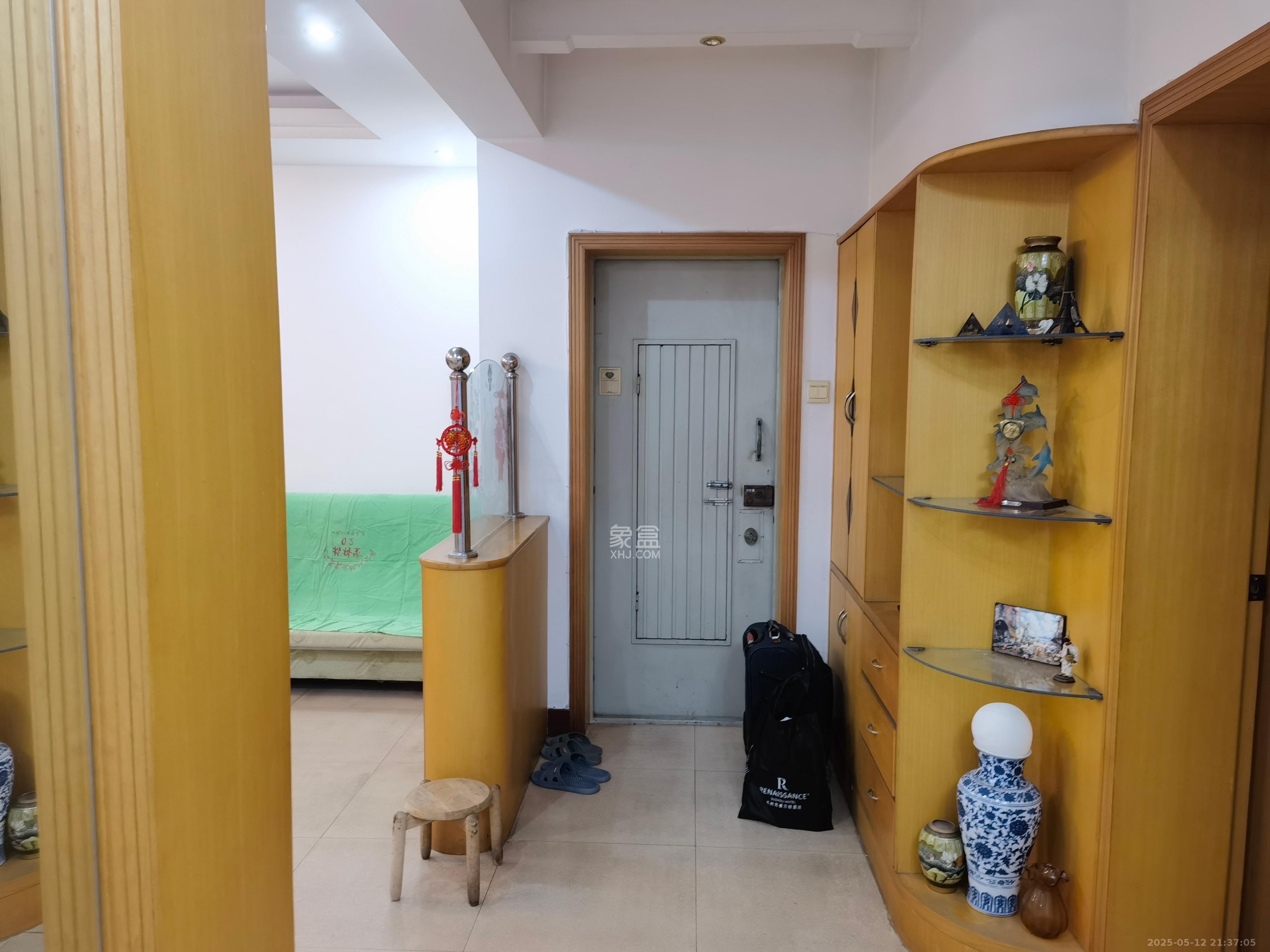 咸嘉新村嘉明苑  3室2厅2卫    2300.0元/月室内图