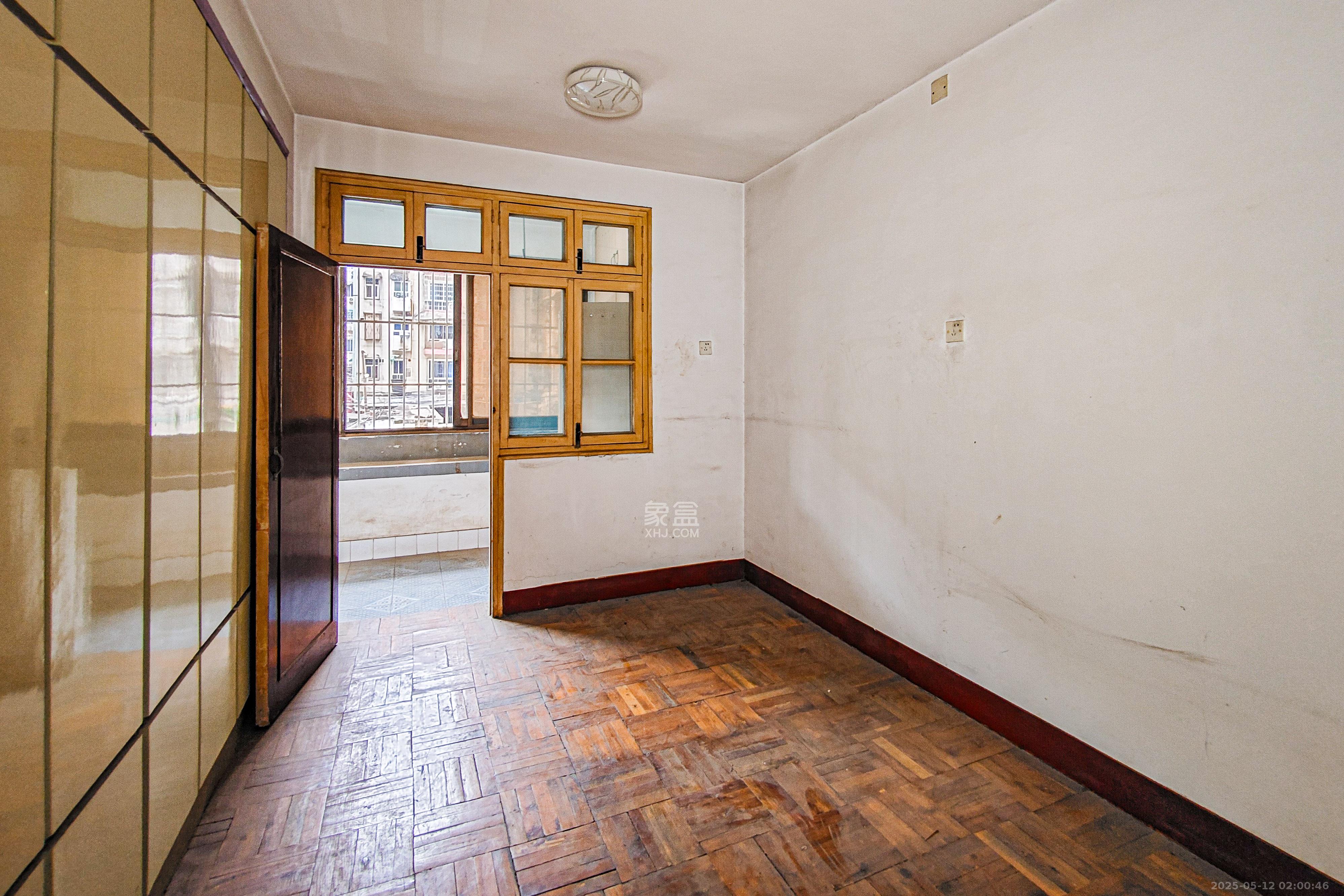 造纸厂宿舍  3室2厅1卫    62.0万卧室