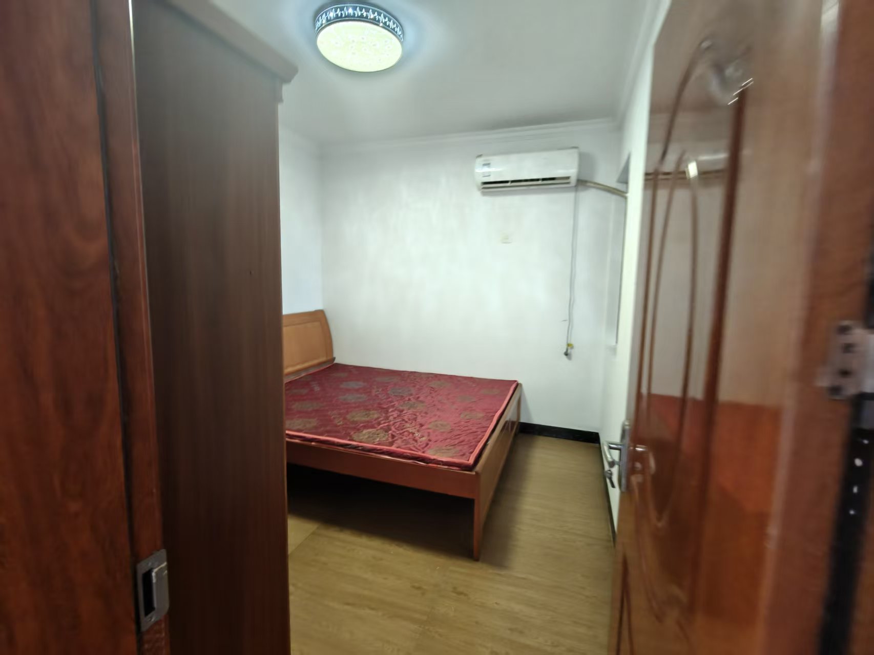 皇城御园 2室1厅1卫 36.8万 皇城御园 2室1厅1卫 36.8万客厅