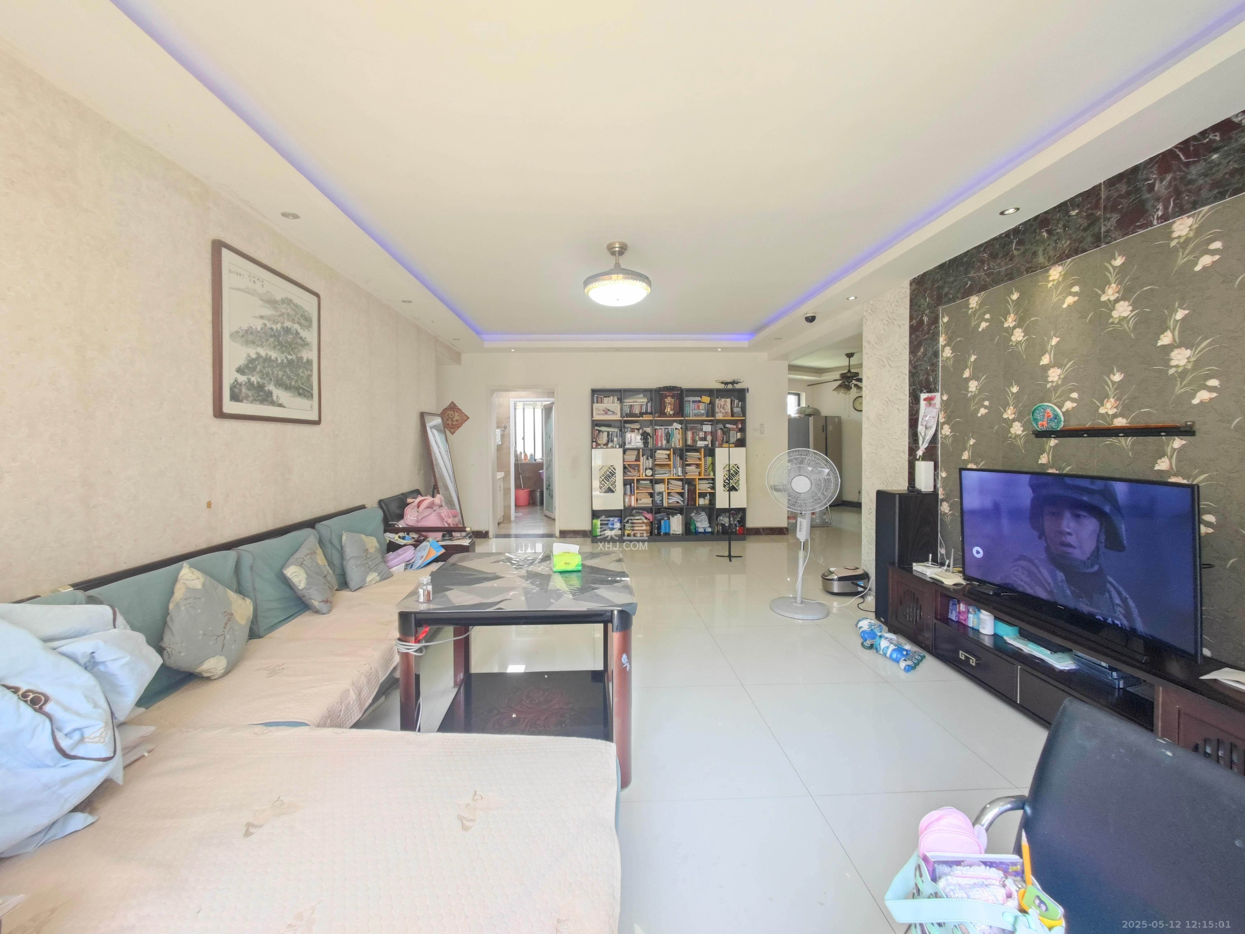 华盛世纪新城 3室2厅2卫 95.0万 华盛世纪新城 3室2厅2卫 95.0万客厅