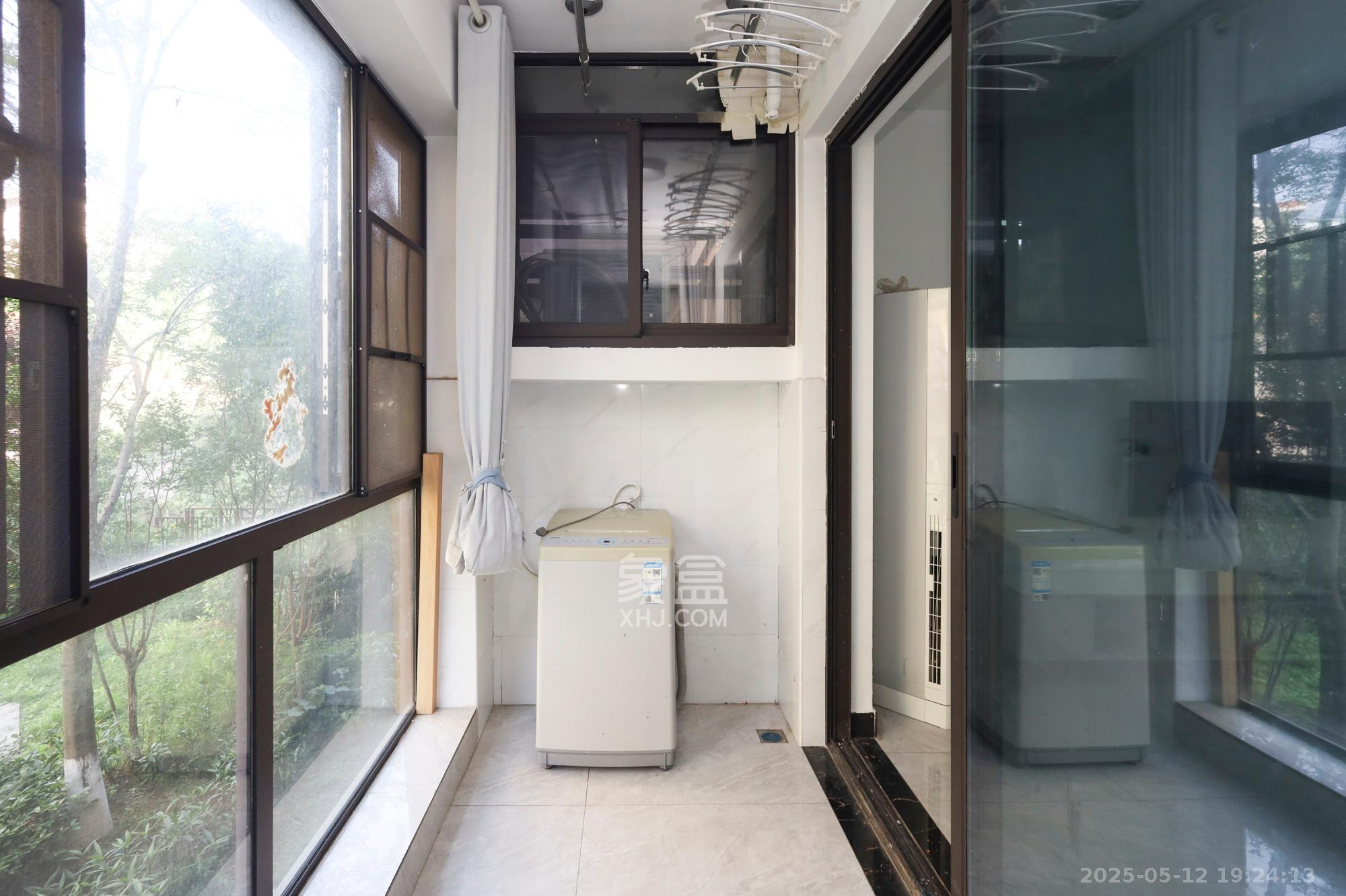 绿地海外滩二期 3室2厅2卫 60.0万 绿地海外滩二期 3室2厅2卫 60.0万阳台