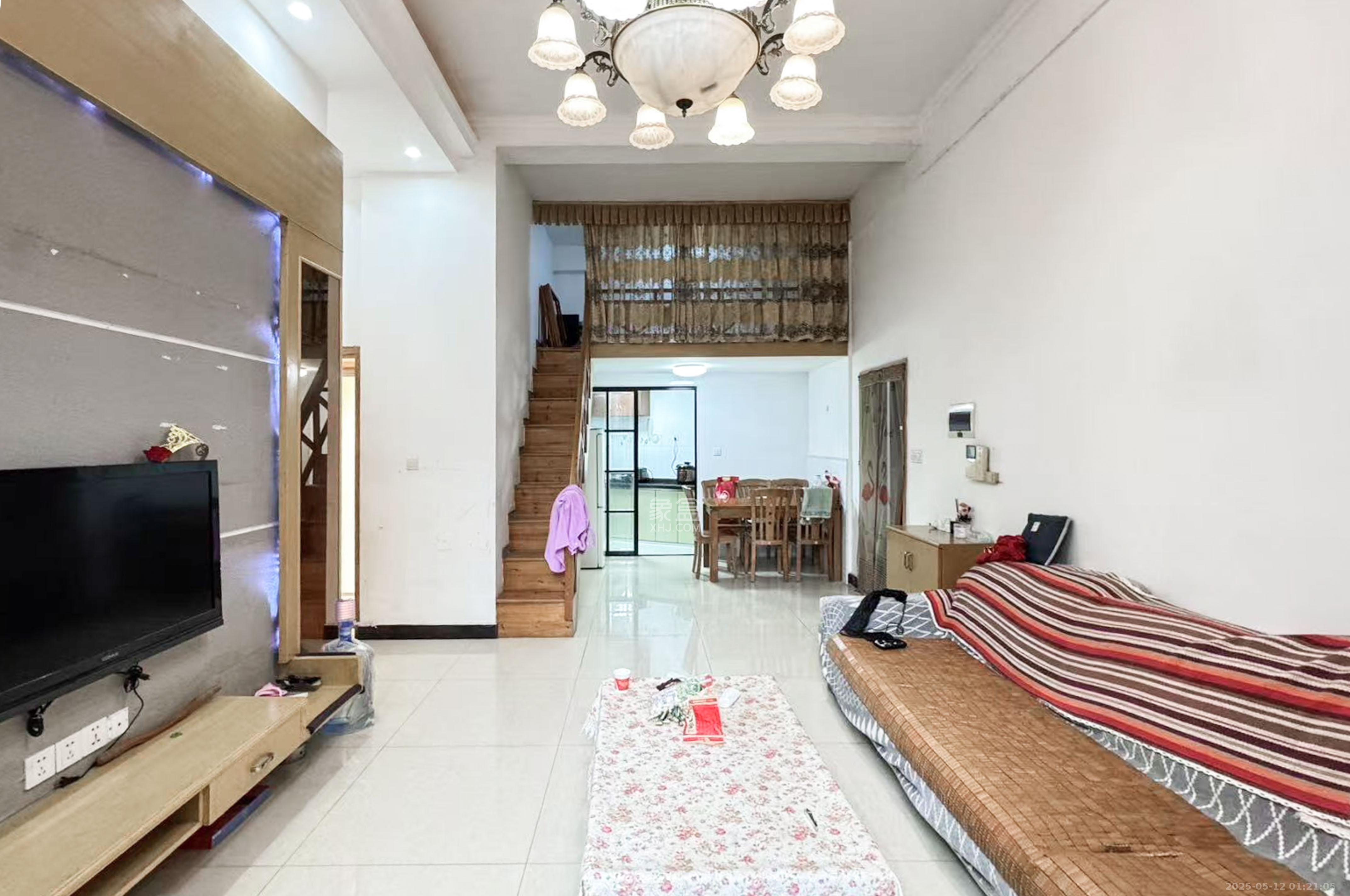 高信向日葵 2室2厅1卫 57.0万 高信向日葵 2室2厅1卫 57.0万客厅