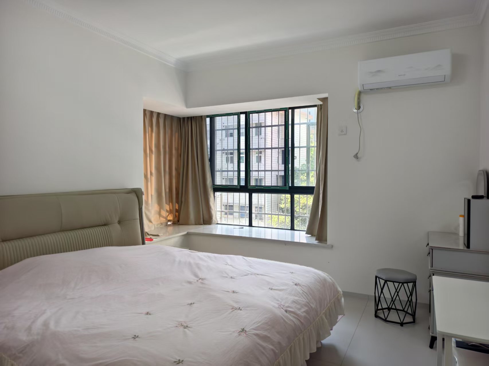 书香名邸二期:SOHO银座 2室2厅1卫 1700.0元/月 书香名邸二期:SOHO银座 2室2厅1卫 1700.0元/月室内图