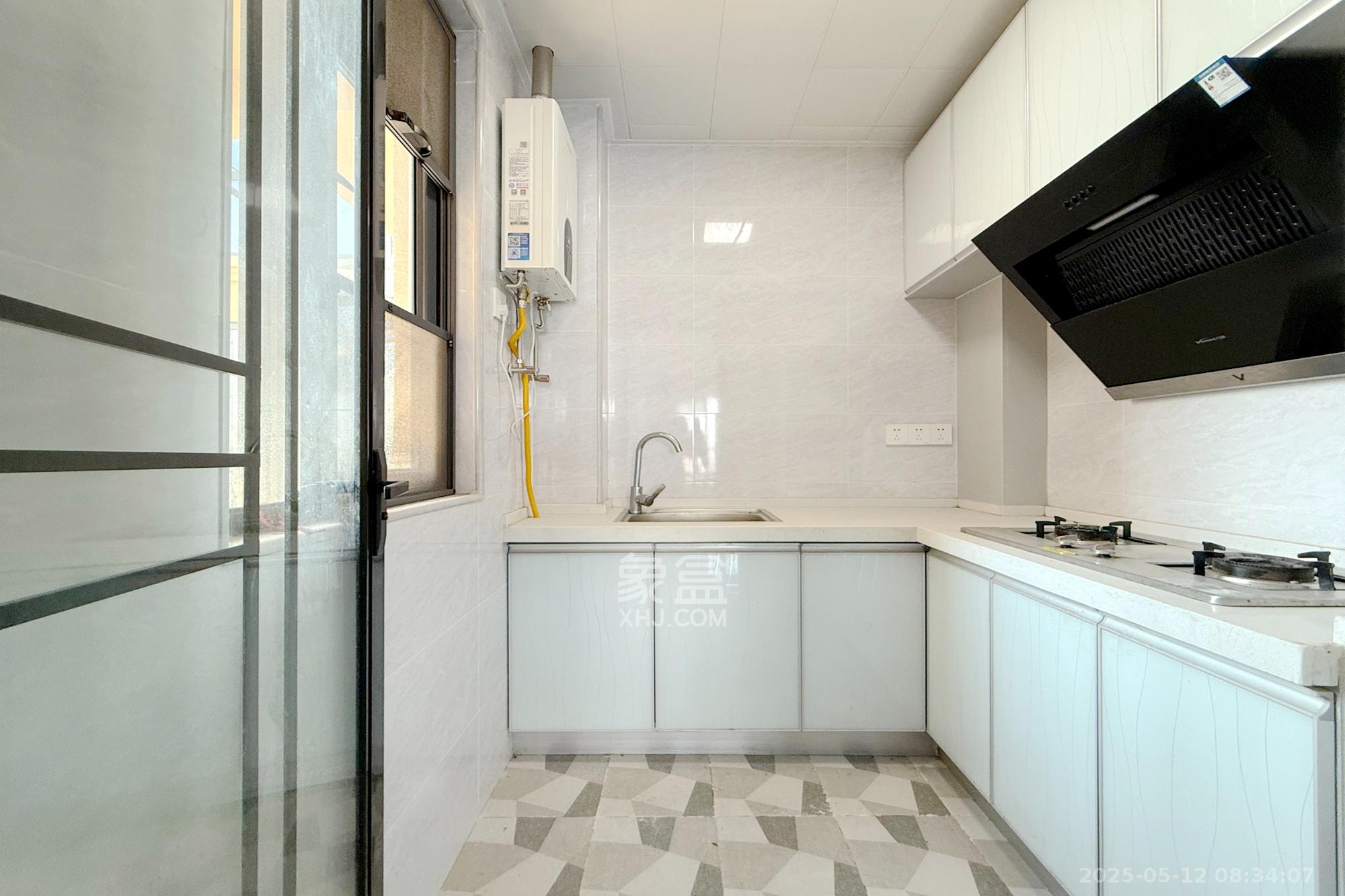 荣盛岳麓峰景  3室2厅1卫    65.0万 荣盛岳麓峰景  3室2厅1卫    65.0万厨房