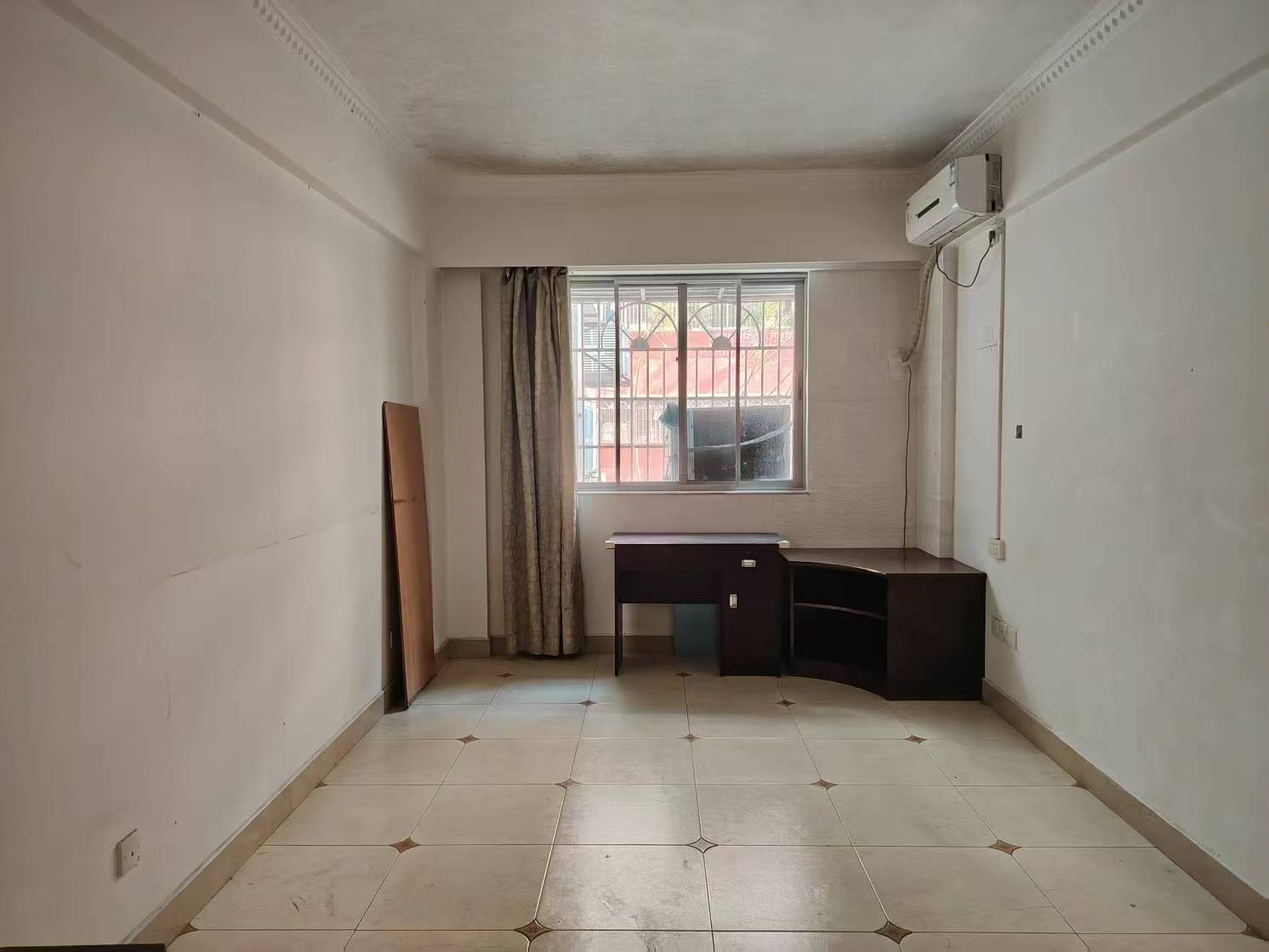 琼苑广场  3室2厅1卫    2000.0元/月 琼苑广场  3室2厅1卫    2000.0元/月室内图