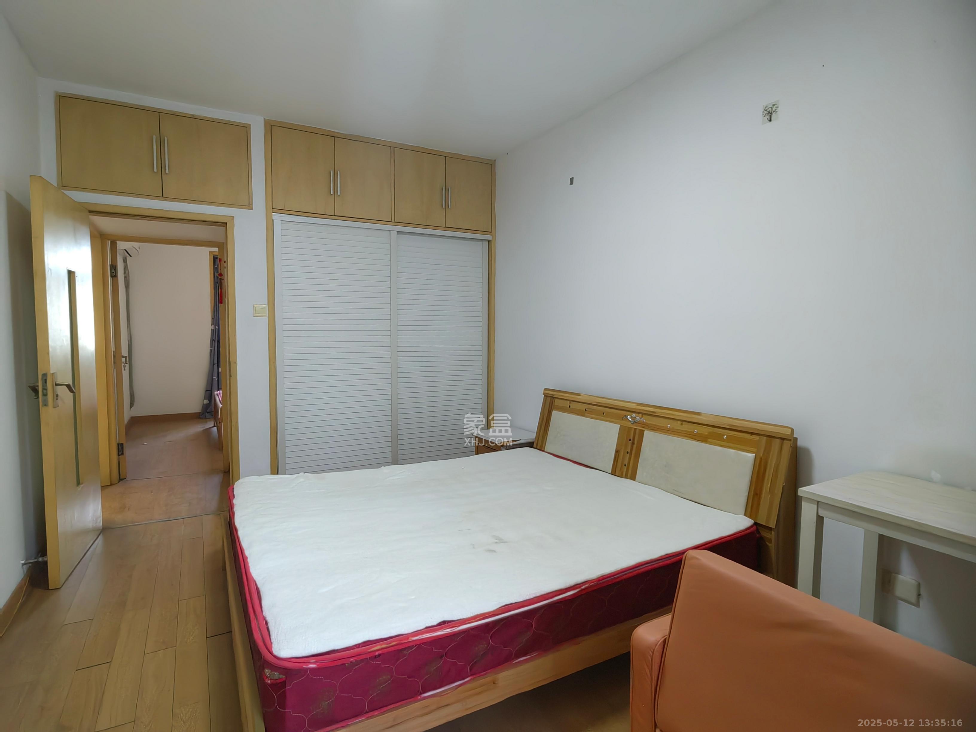 雄踞都市东家  2室2厅1卫   2200.00元/月室内图