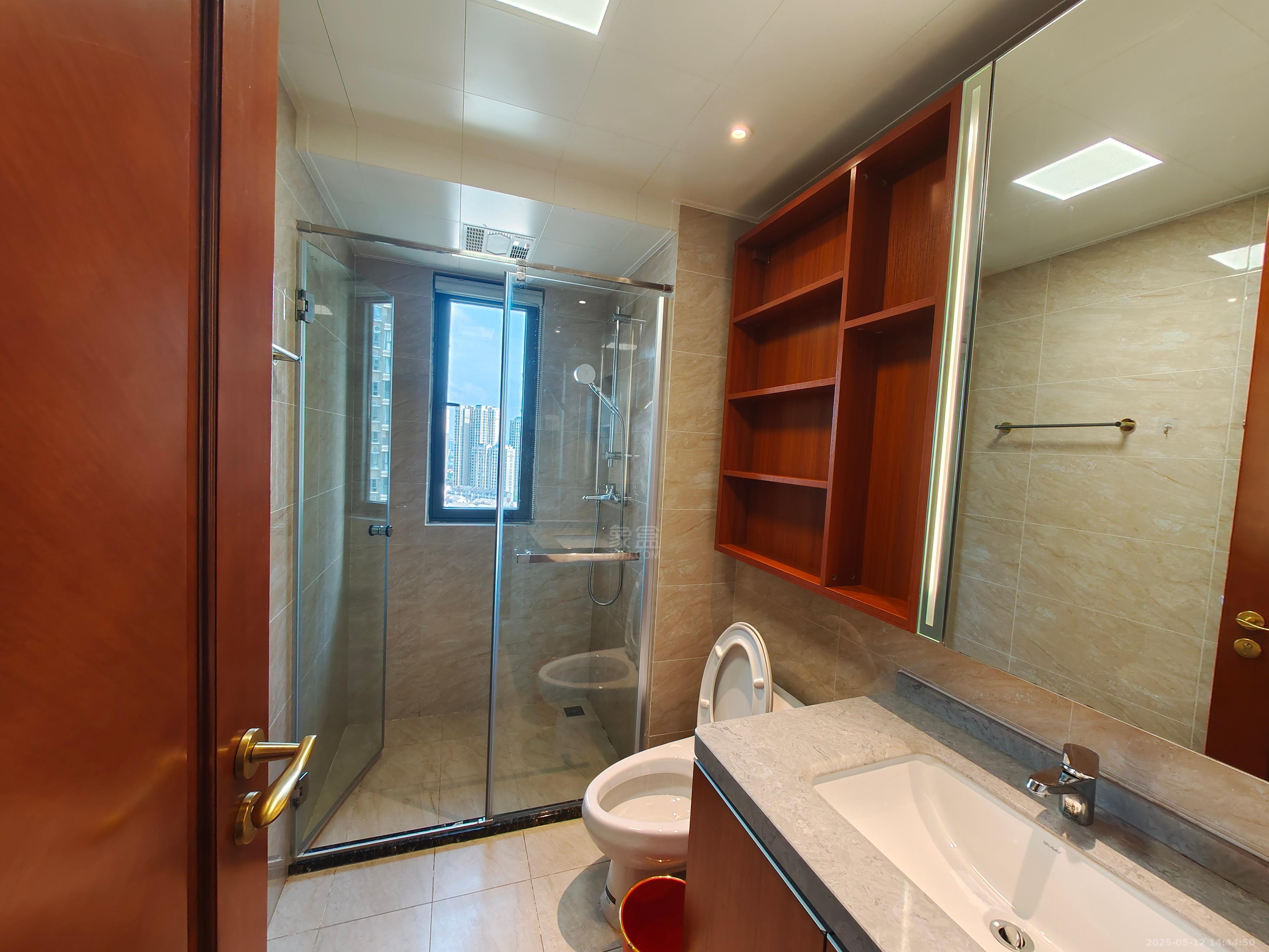 恒大华府 3室2厅2卫 2300.0元/月 恒大华府 3室2厅2卫 2300.0元/月室内图