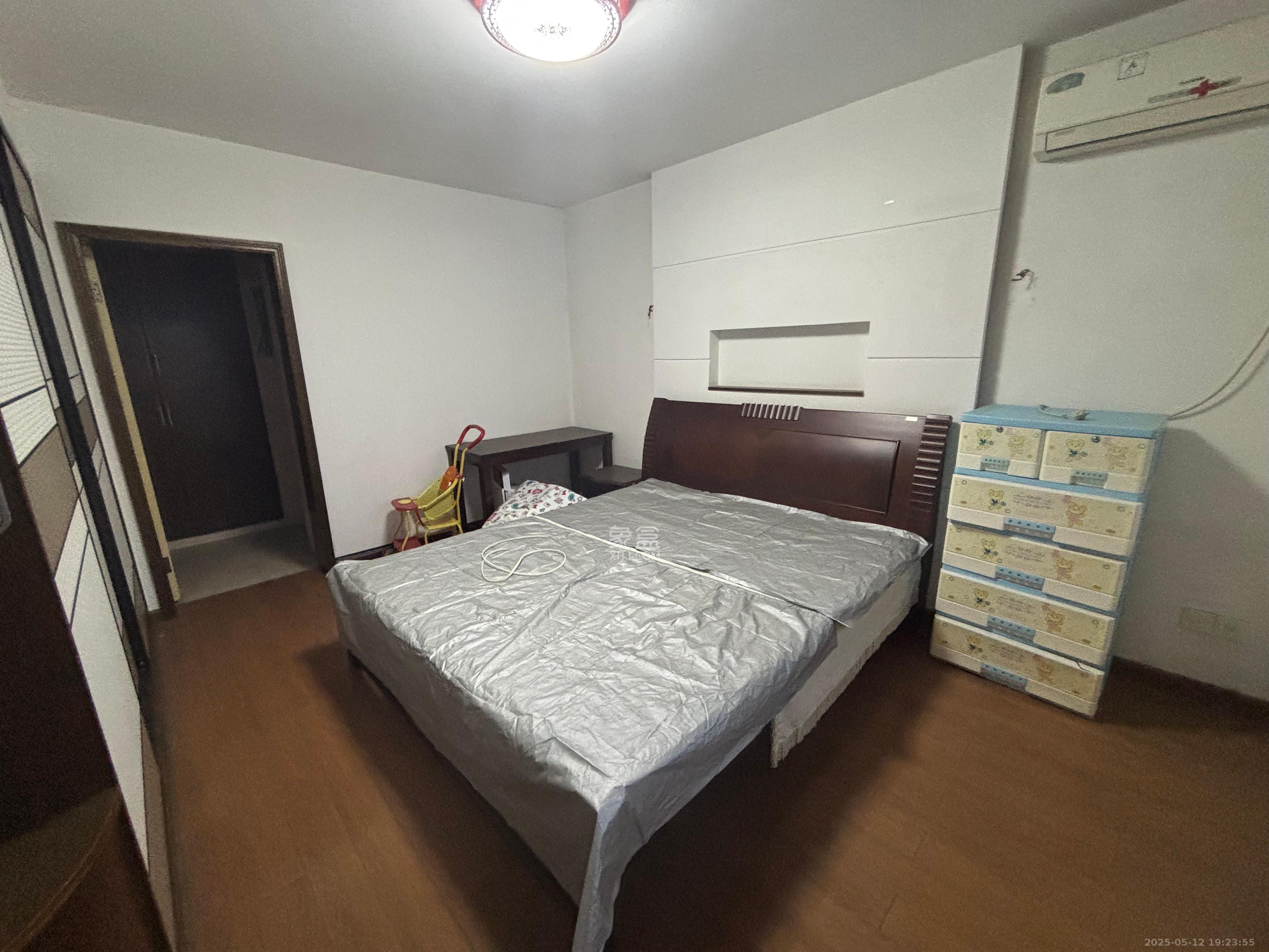 裕南大厦 4室1厅2卫 3500.0元/月 裕南大厦 4室1厅2卫 3500.0元/月室内图