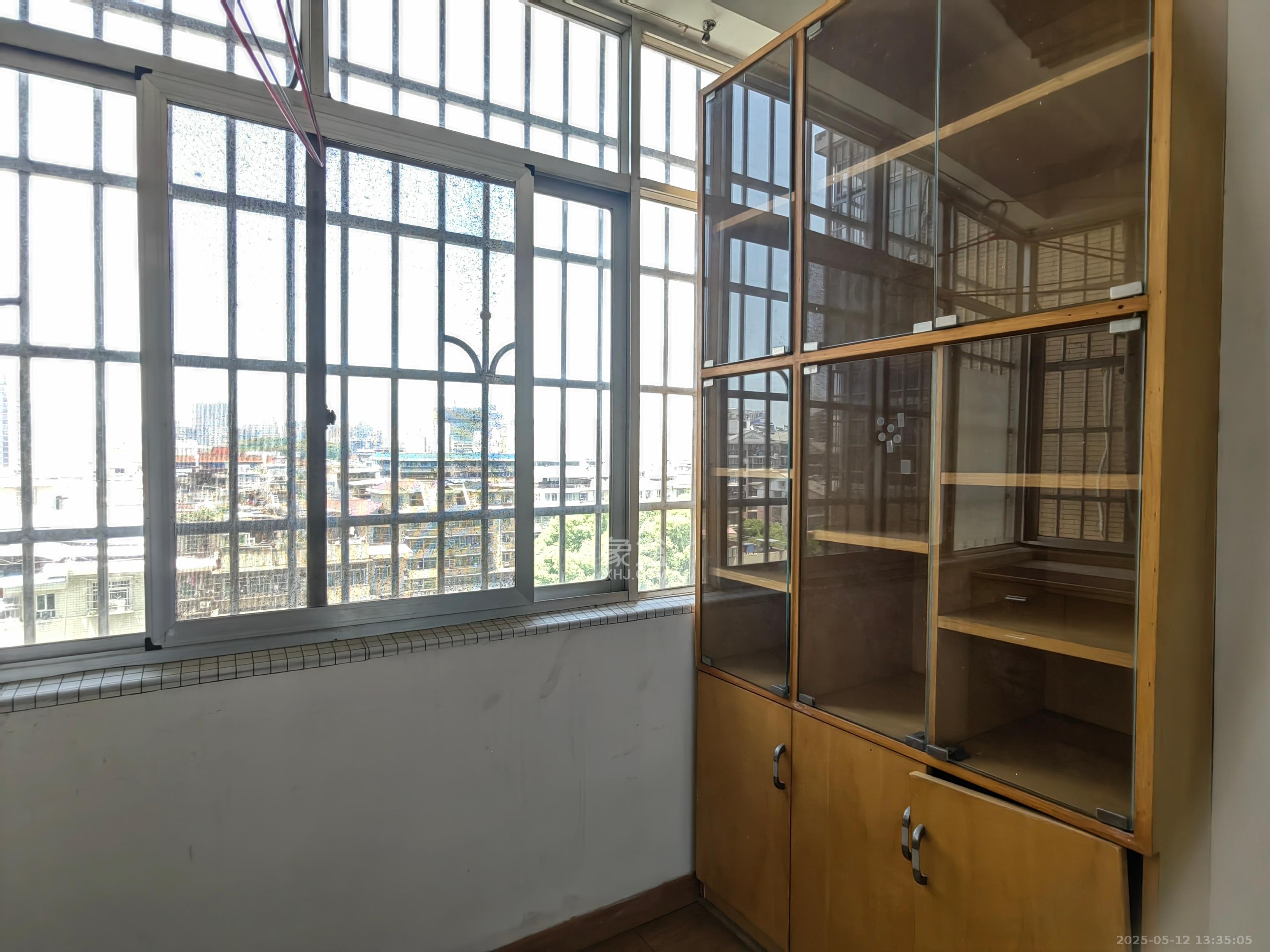 雄踞都市东家  2室2厅1卫    2200.0元/月 雄踞都市东家  2室2厅1卫    2200.0元/月