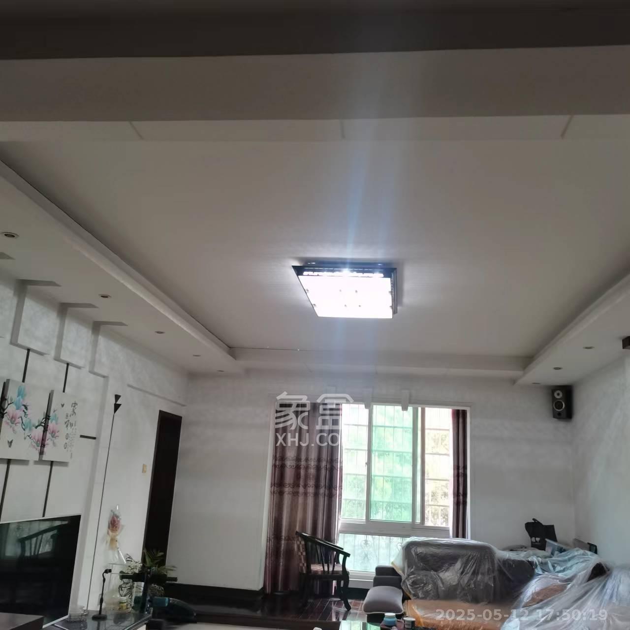 欣安小区  3室2厅2卫   1400.00元/月室内图