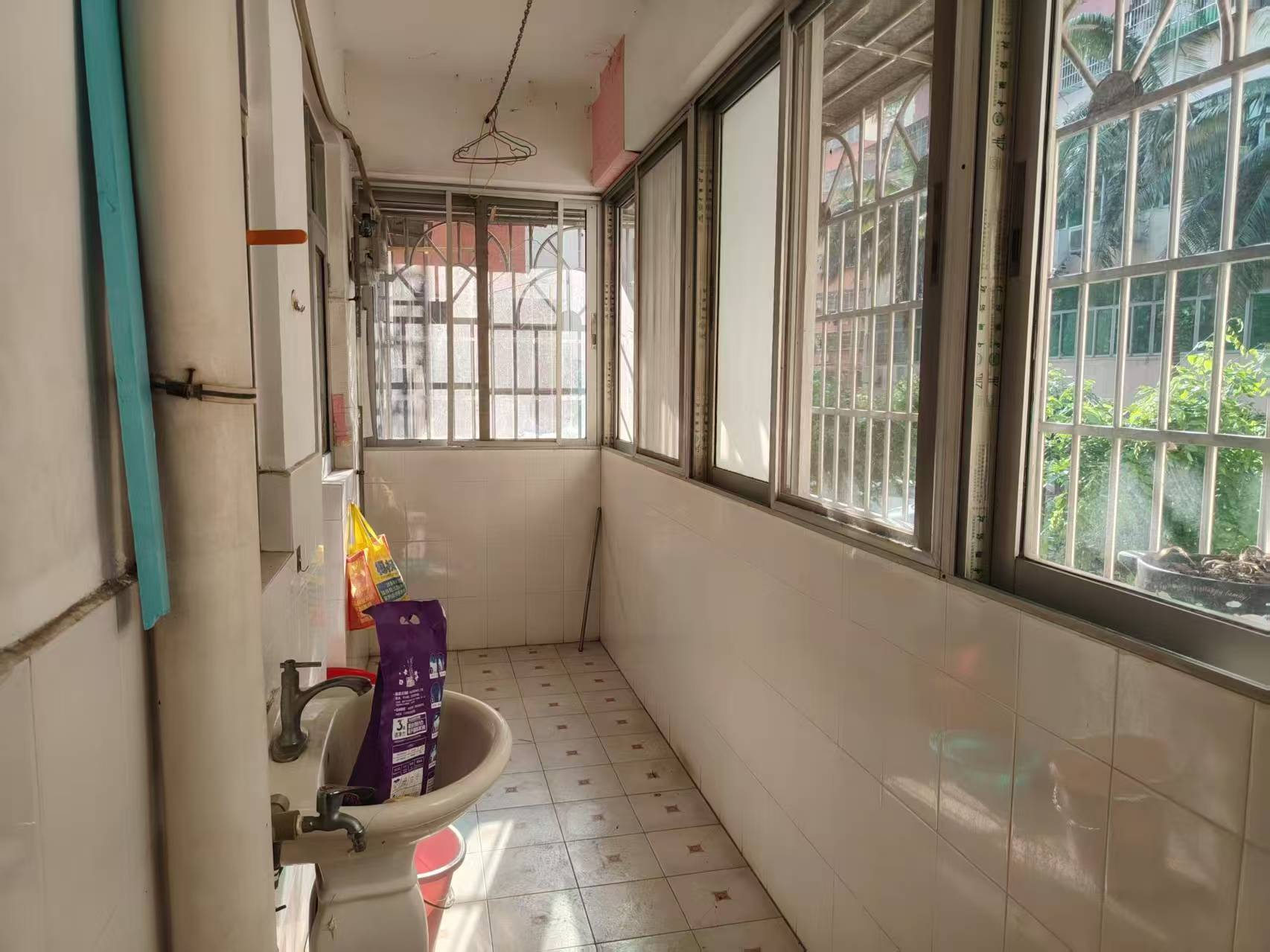 琼苑广场  3室2厅1卫    2000.0元/月 琼苑广场  3室2厅1卫    2000.0元/月室内图