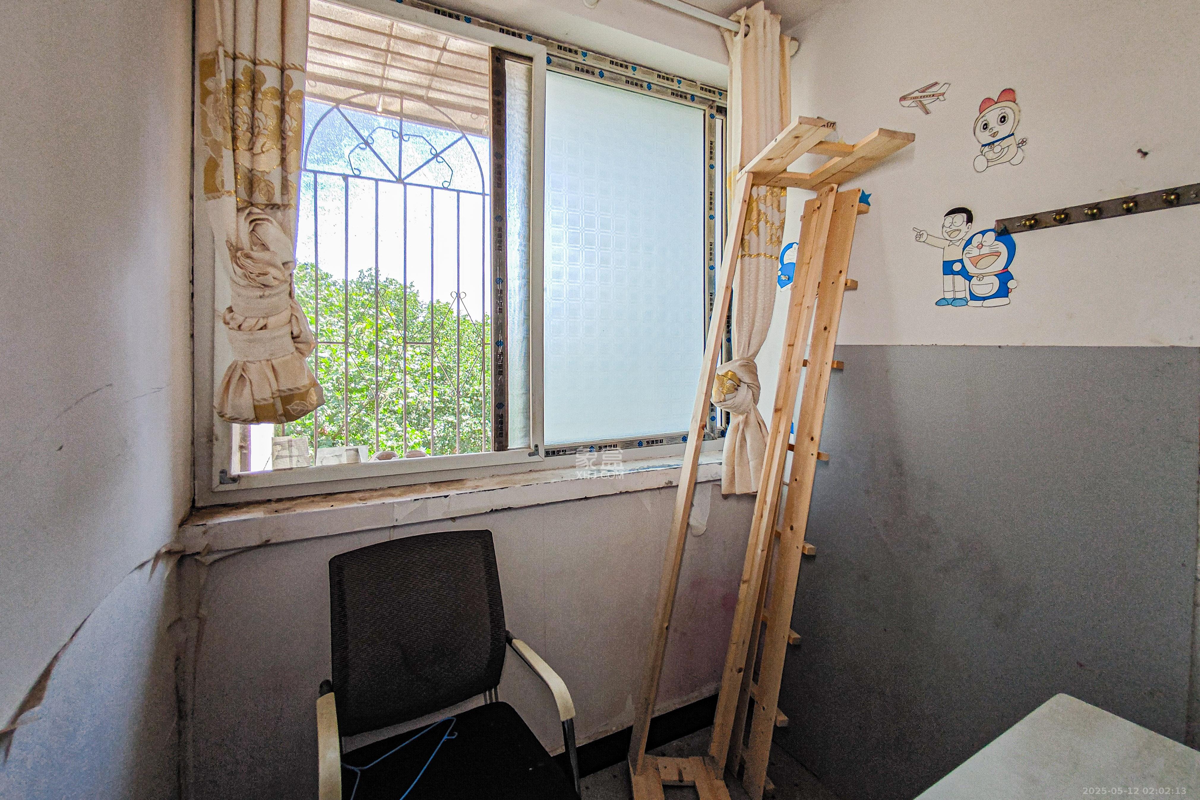向东园社区(国税局宿舍)  2室1厅1卫   32.80万阳台