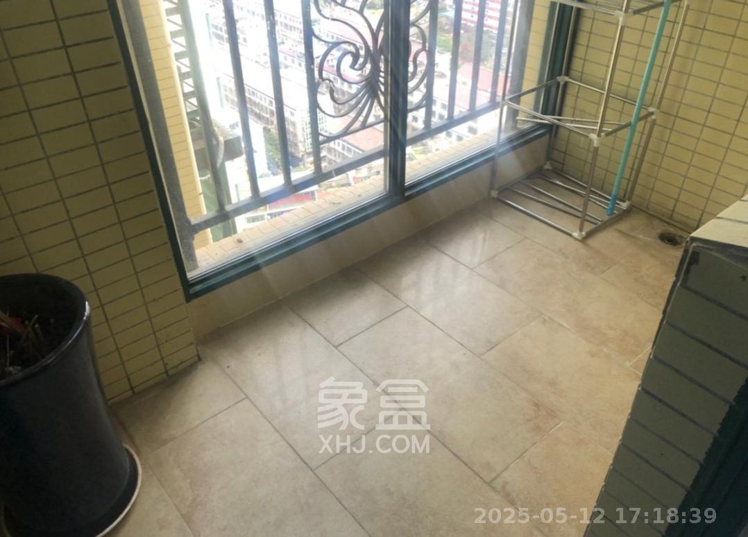 恒大翡翠华庭  3室2厅1卫   1800.00元/月室内图