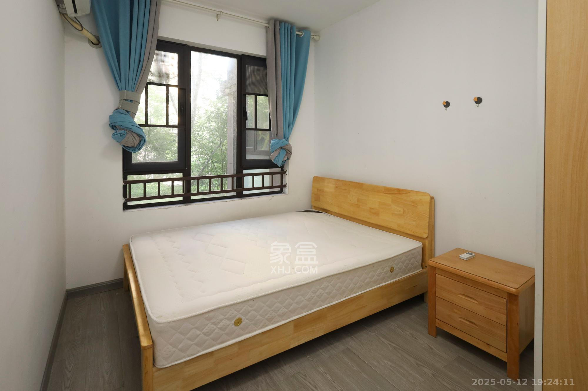 绿地海外滩二期 3室2厅2卫 60.0万 绿地海外滩二期 3室2厅2卫 60.0万卧室