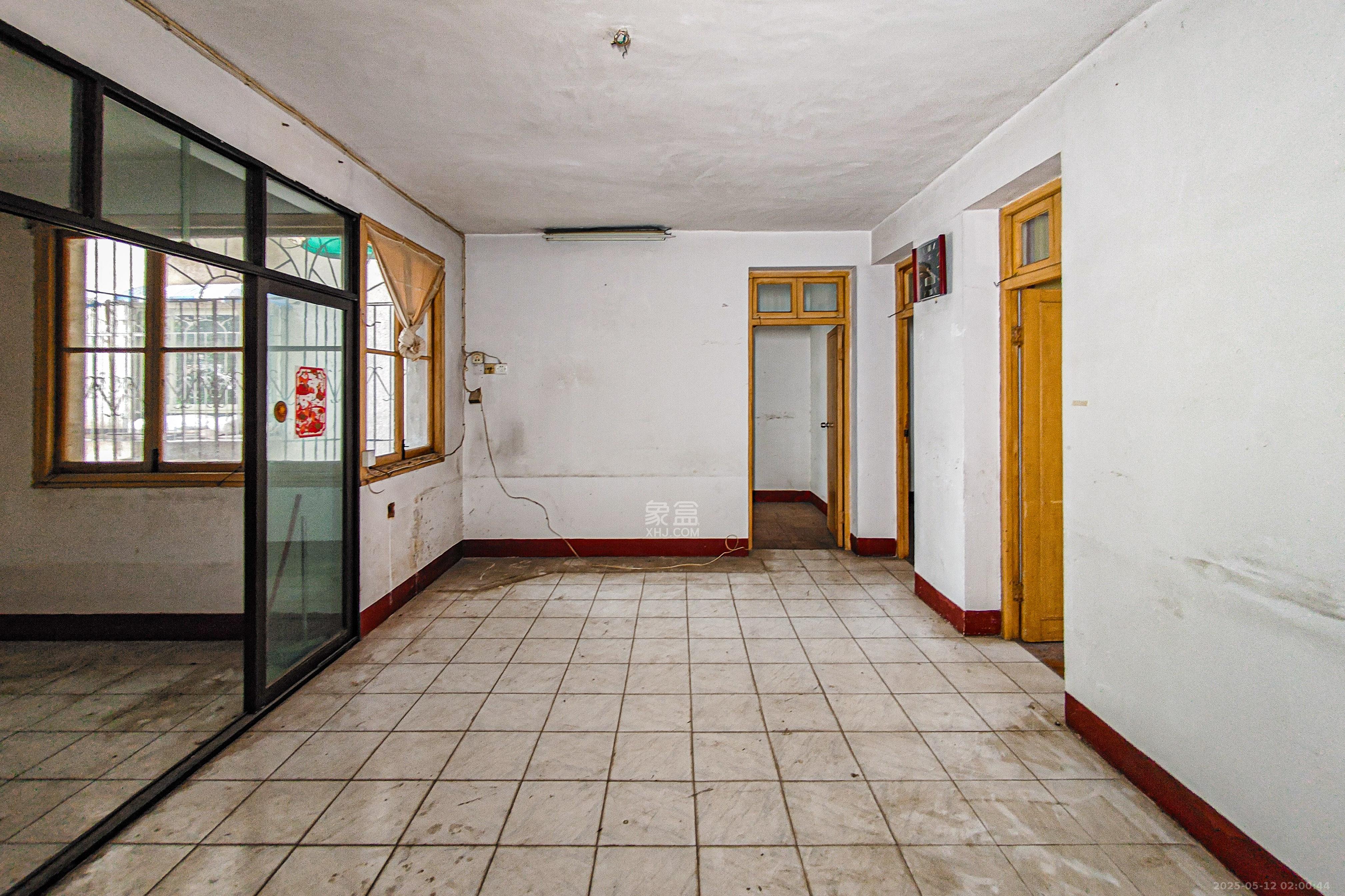 造纸厂宿舍  3室2厅1卫    62.0万 造纸厂宿舍  3室2厅1卫    62.0万客厅