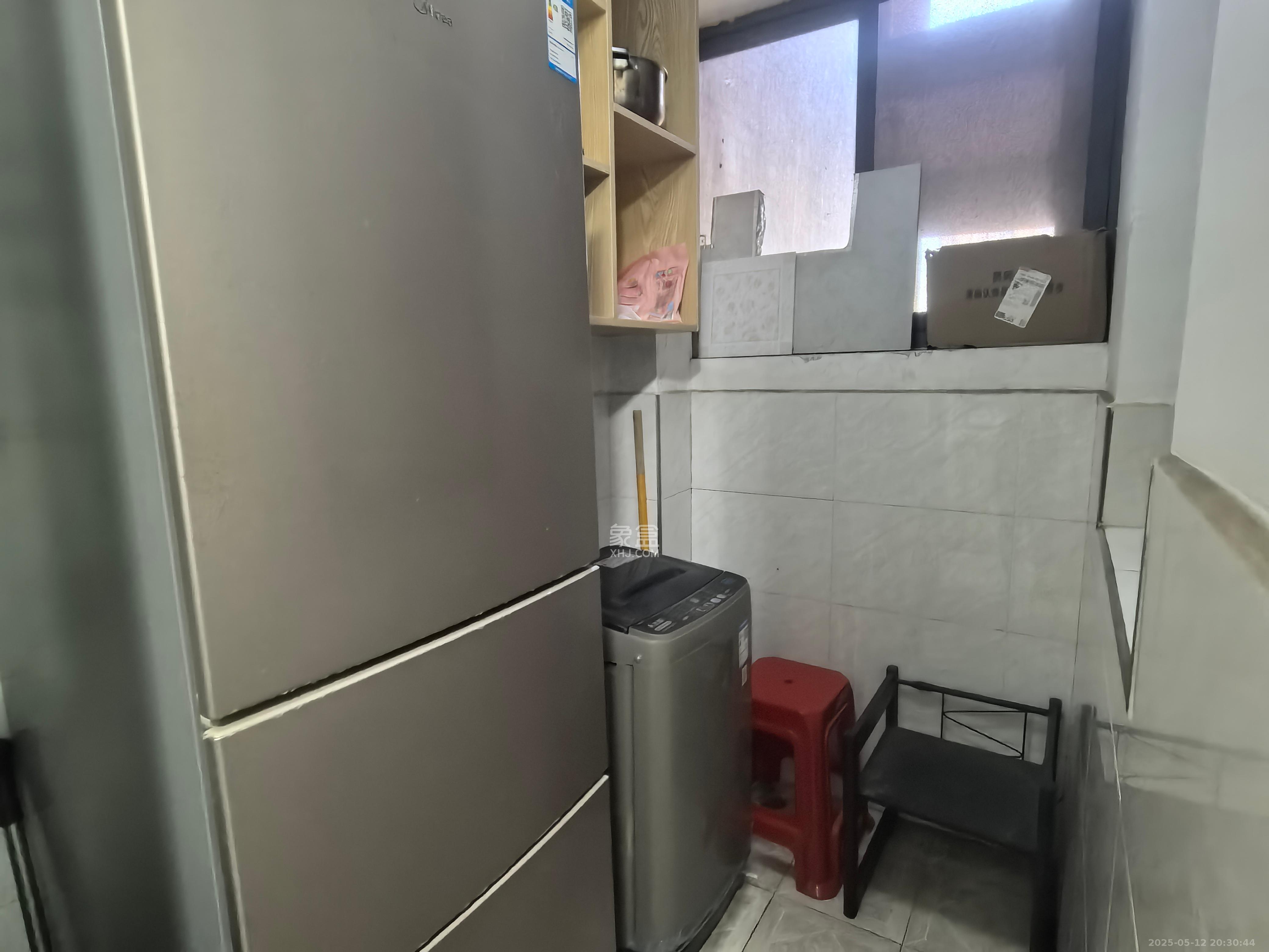 三一街区  3室2厅1卫   1600.00元/月室内图