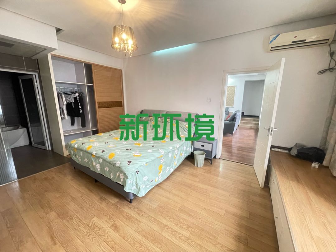 汇景名都  3室2厅2卫   72.00万客厅