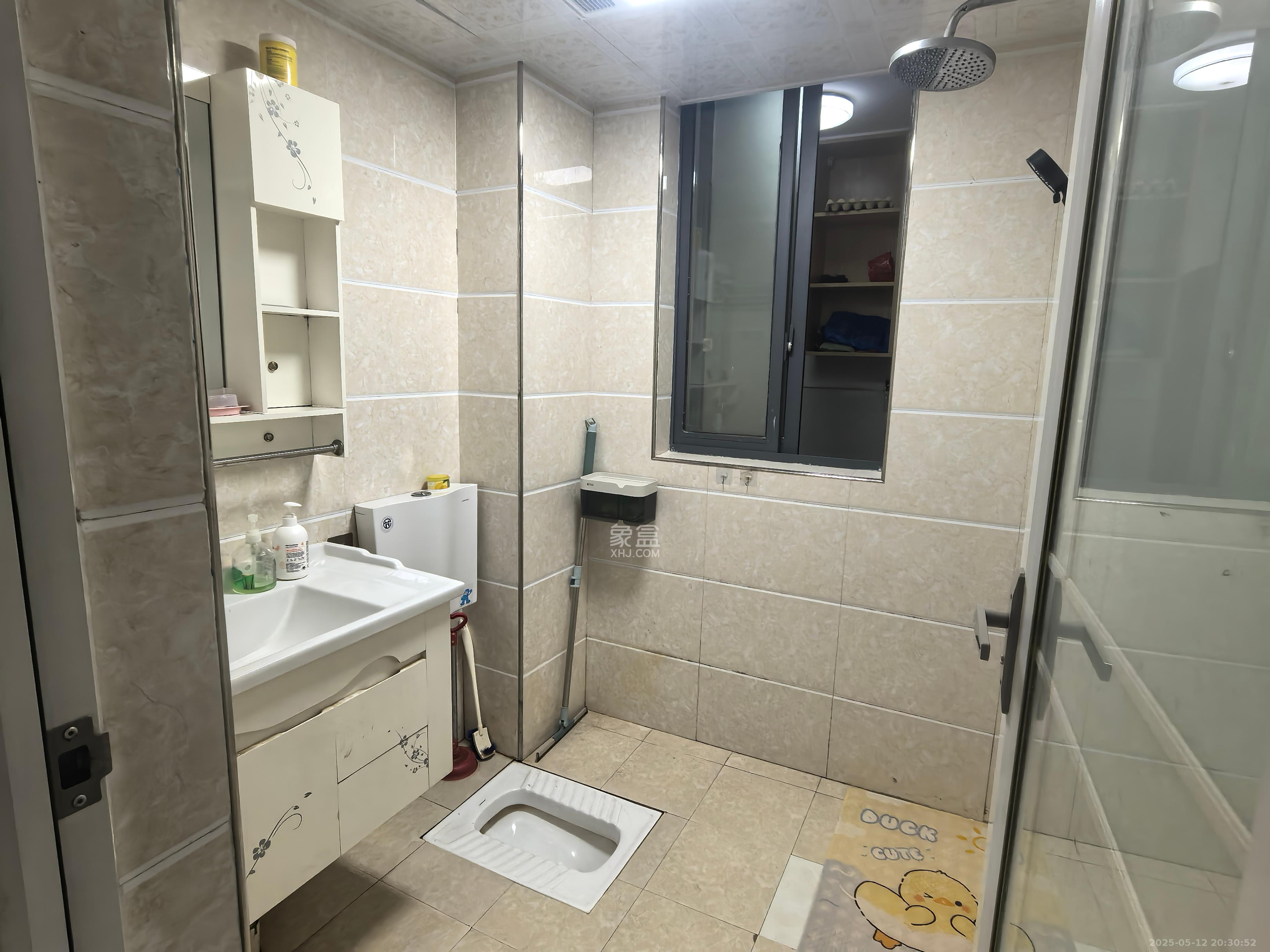 三一街区  3室2厅1卫   1600.00元/月室内图