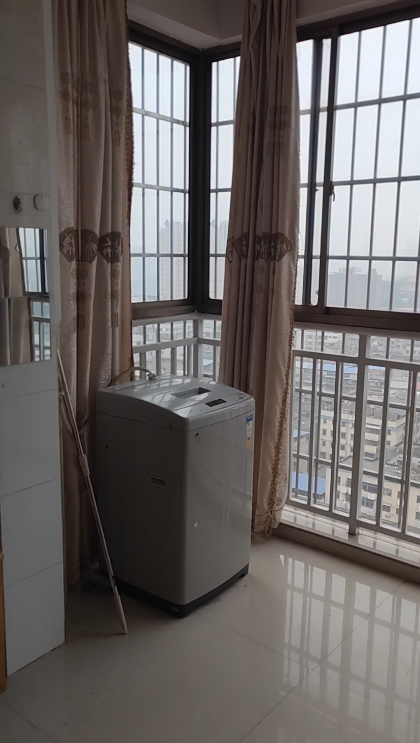 先锋银座  2室1厅2卫   1600.00元/月室内图