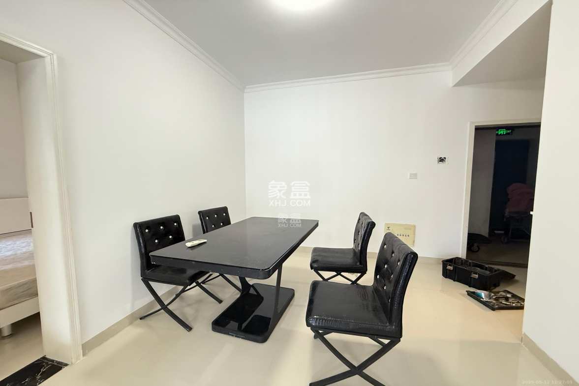 世茂铂翠湾一期 2室2厅1卫 2700.0元/月 世茂铂翠湾一期 2室2厅1卫 2700.0元/月室内图