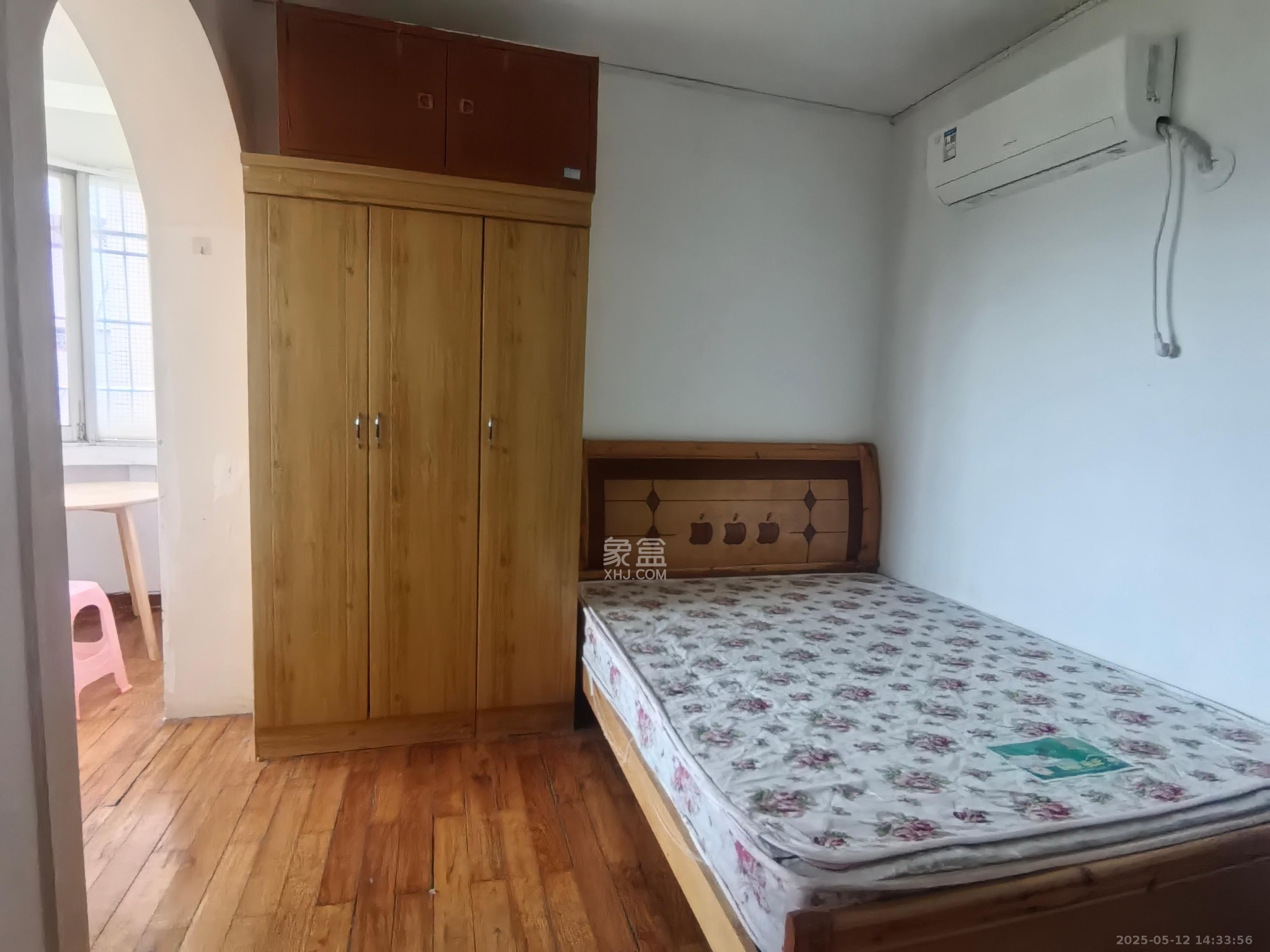 英才园三片  3室2厅1卫    2200.0元/月 英才园三片  3室2厅1卫    2200.0元/月室内图1