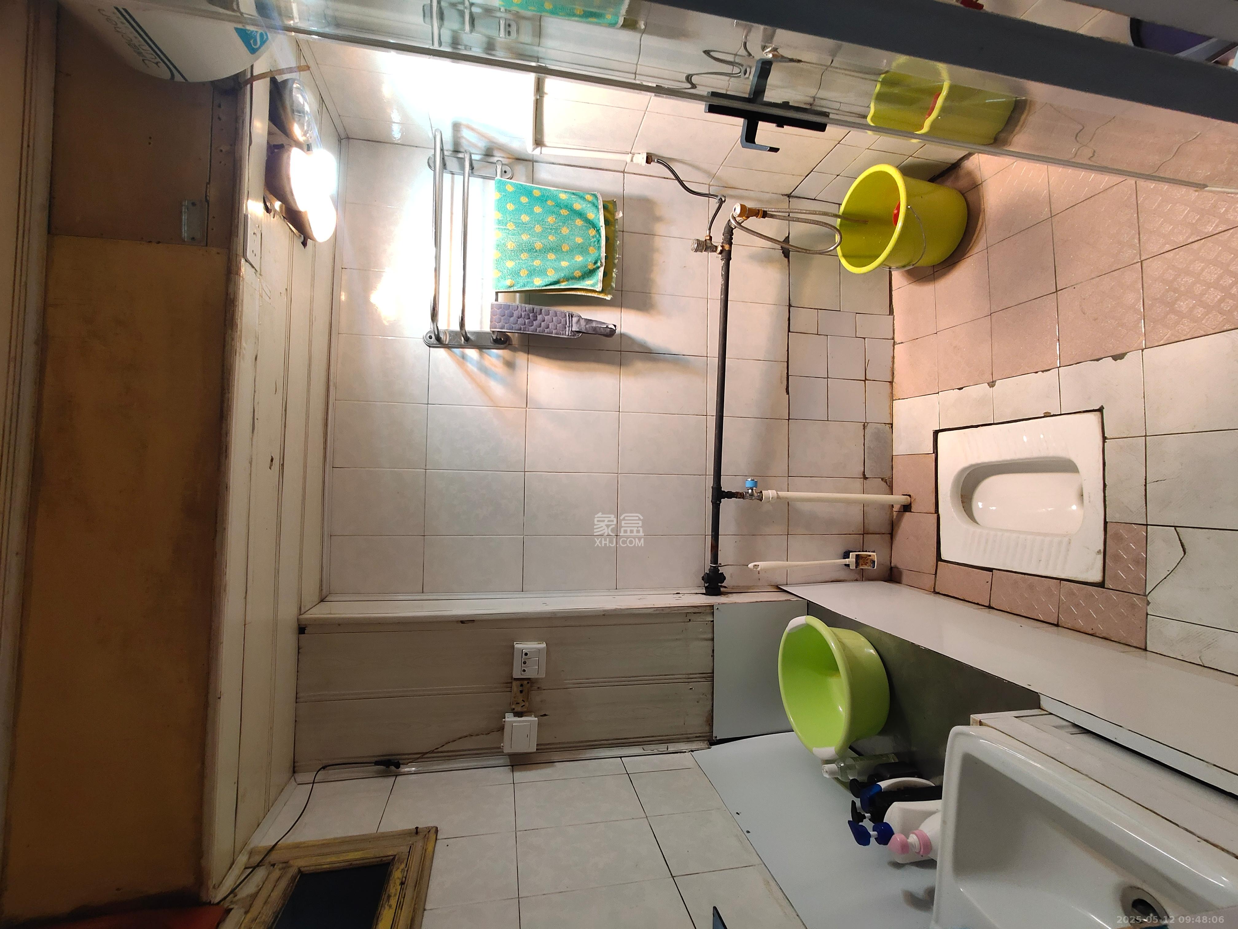 华达家园 4室2厅1卫 1800.0元/月 华达家园 4室2厅1卫 1800.0元/月室内图