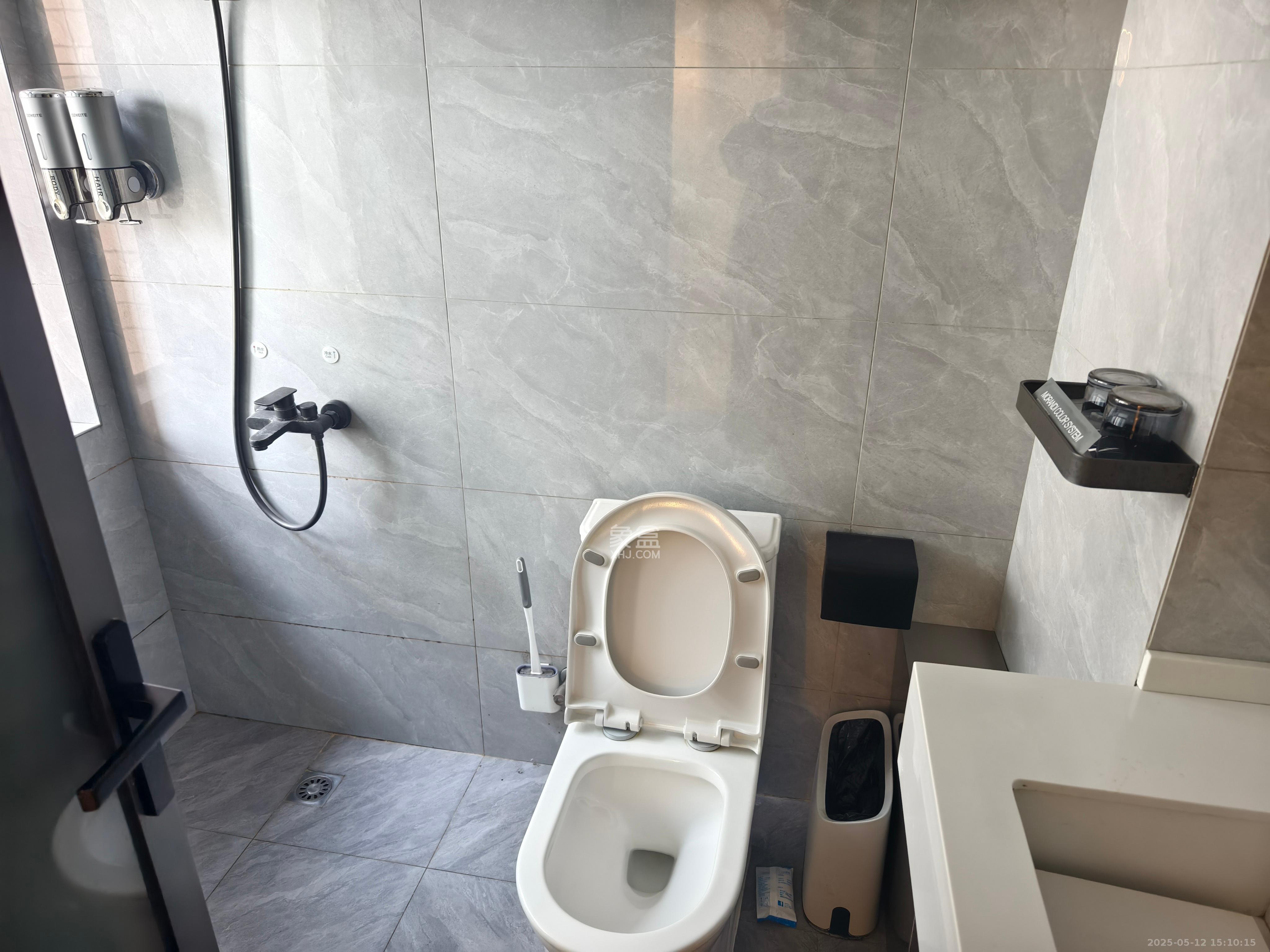 王府井公寓(福源公寓) 4室2厅2卫 4500.0元/月 王府井公寓(福源公寓) 4室2厅2卫 4500.0元/月室内图