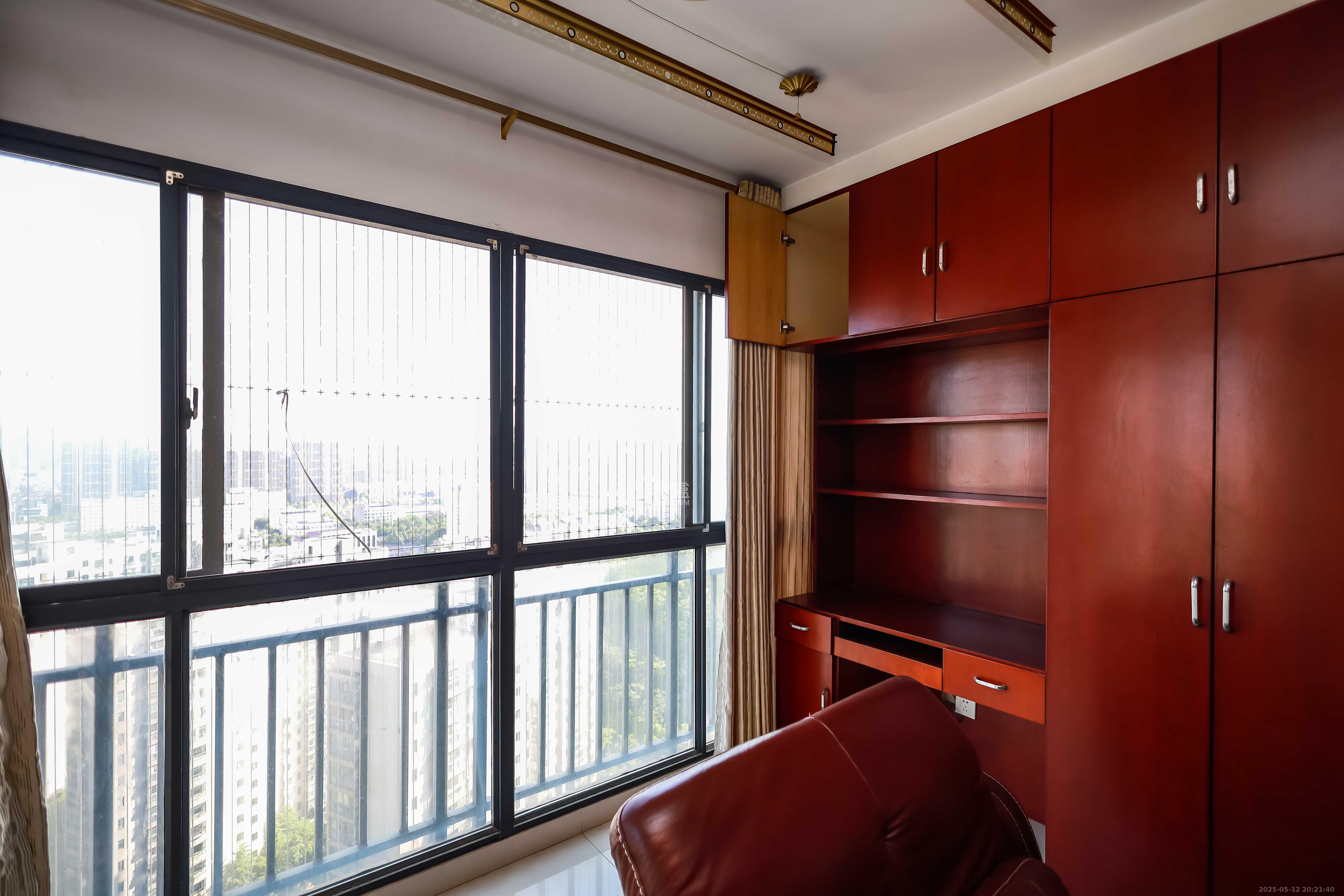 莱茵城  2室2厅1卫   75.00万阳台