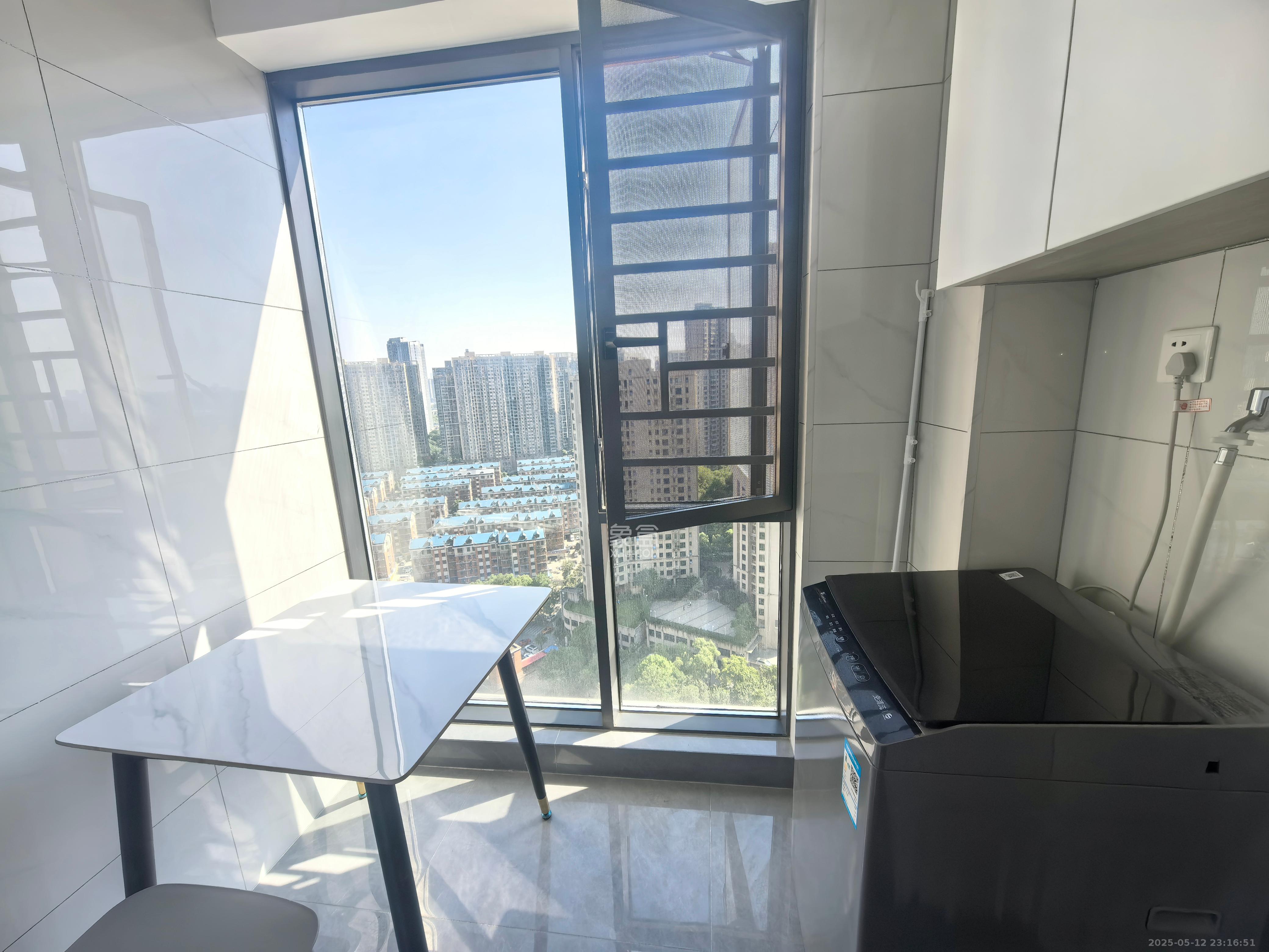 云和华府 1室0厅0卫 1800.0元/月 云和华府 1室0厅0卫 1800.0元/月室内图