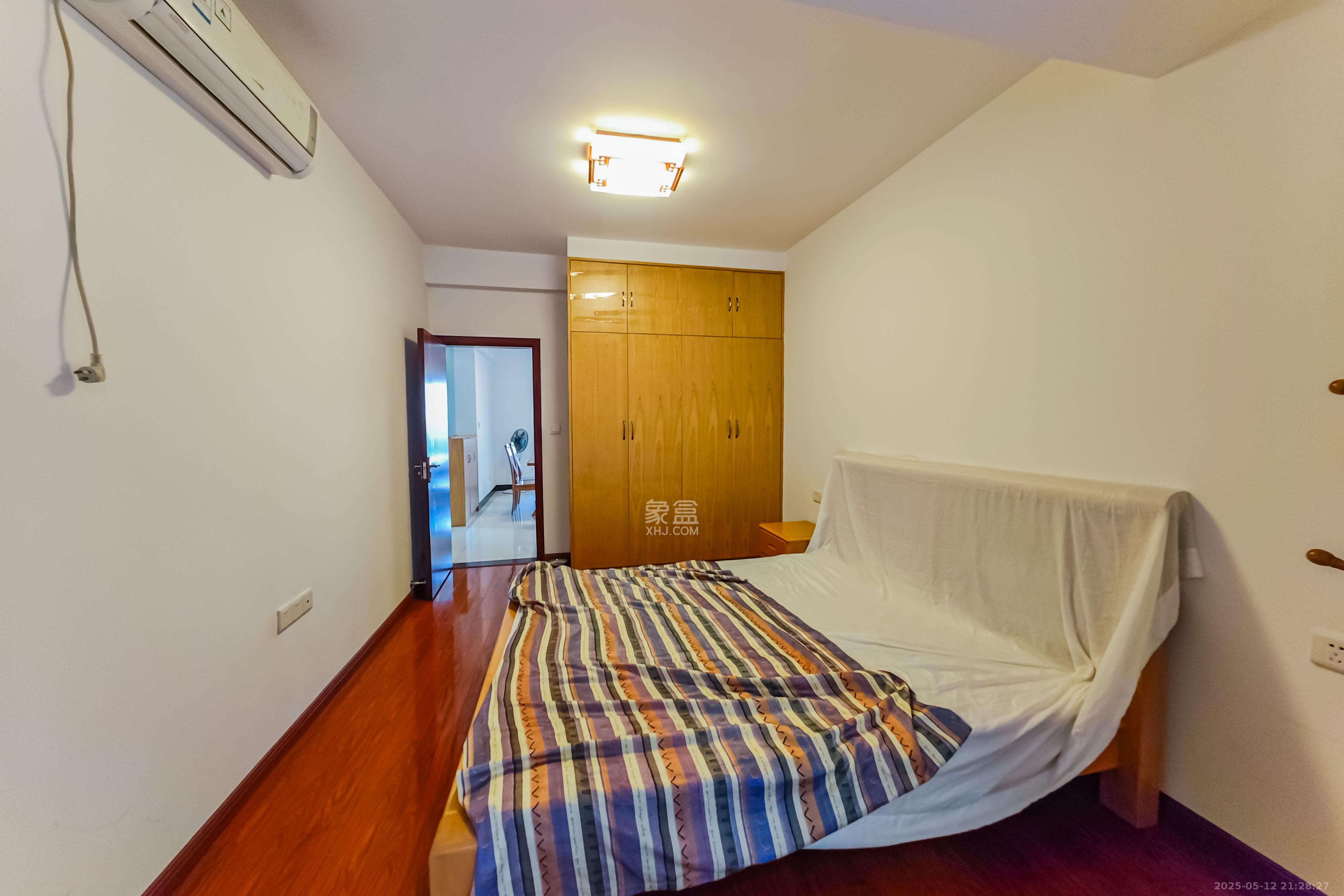 中城丽景香山园 3室2厅2卫 155.0万 中城丽景香山园 3室2厅2卫 155.0万卧室