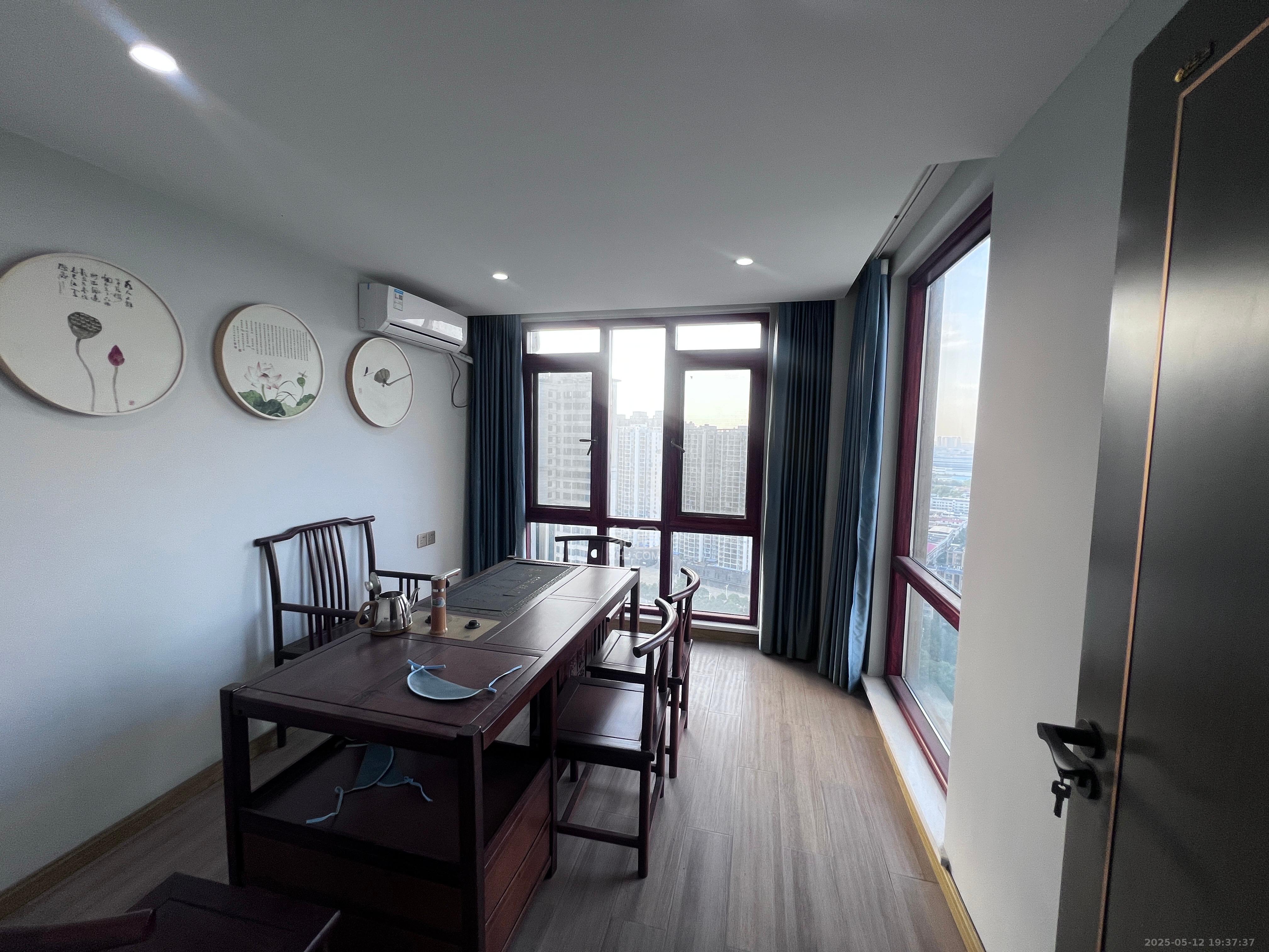 湾田九华湖畔壹号 5室2厅2卫 138.0万 湾田九华湖畔壹号 5室2厅2卫 138.0万客厅