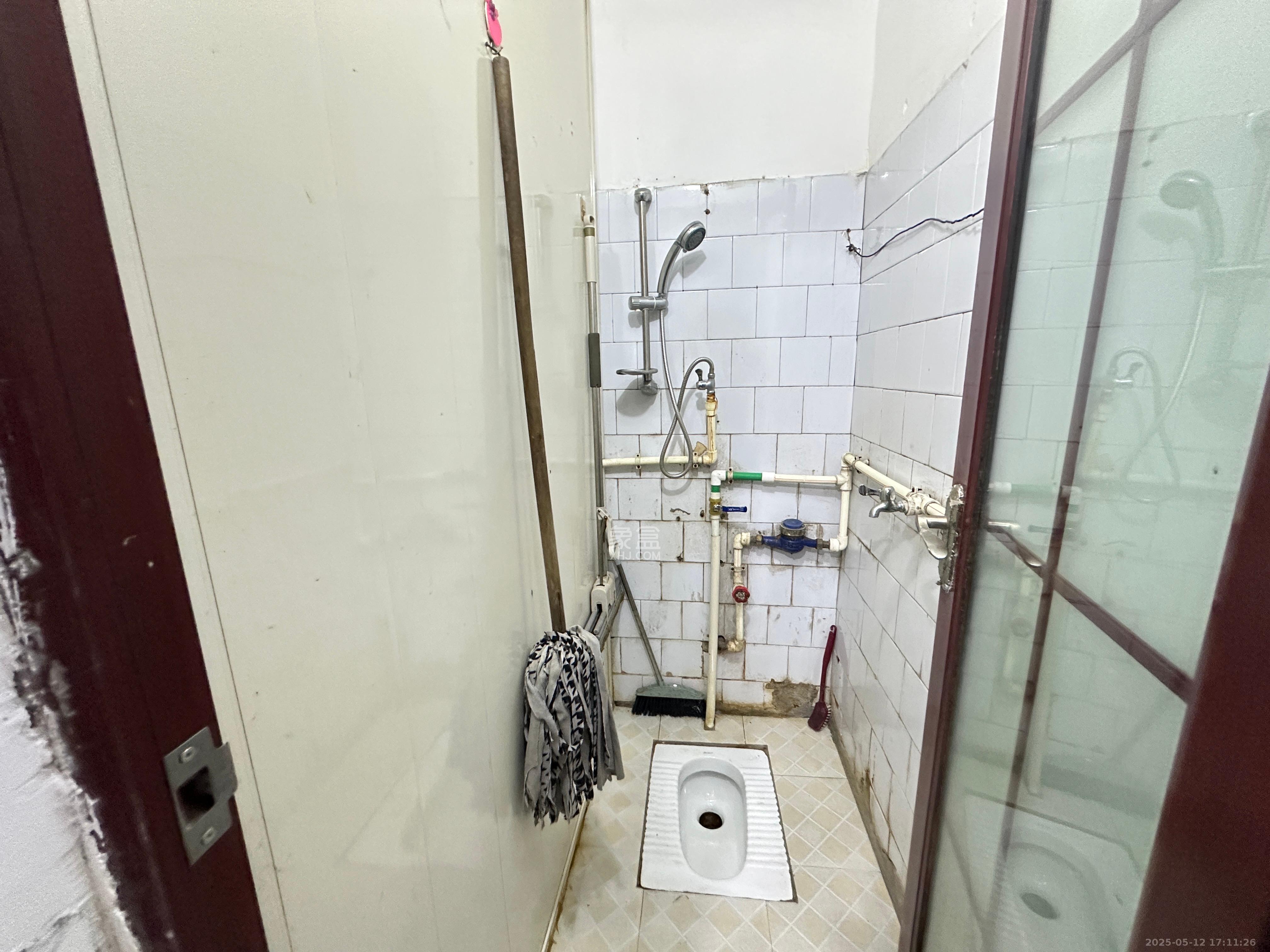 东进小区  1室1厅1卫   1200.00元/月室内图