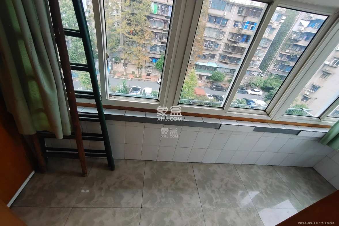 银馨家园(贺家土电厂生活区) 1室1厅1卫 700.0元/月 银馨家园(贺家土电厂生活区) 1室1厅1卫 700.0元/月室内图